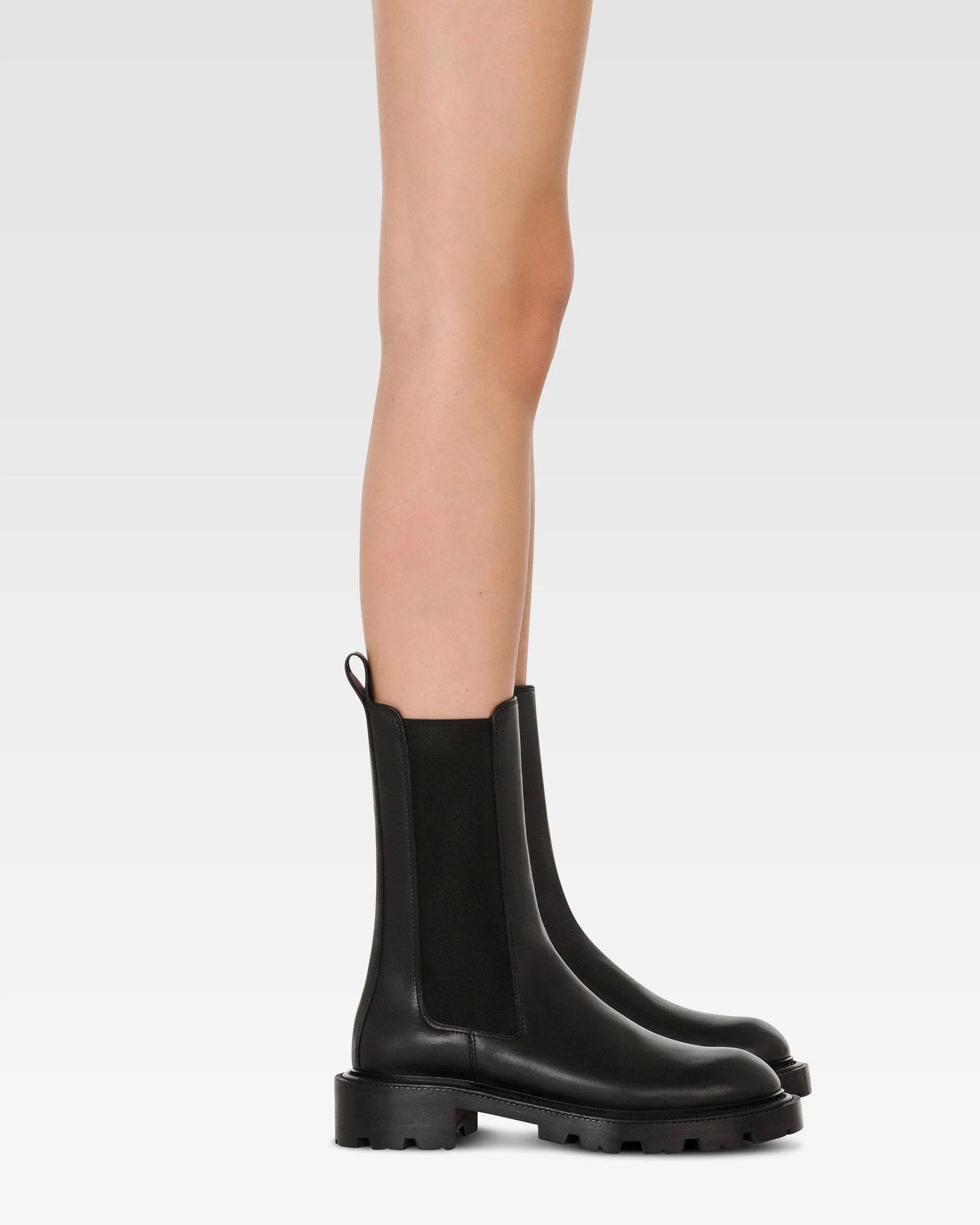 Ankle boots in black calf leather 6 Ankle boots in black calf leather