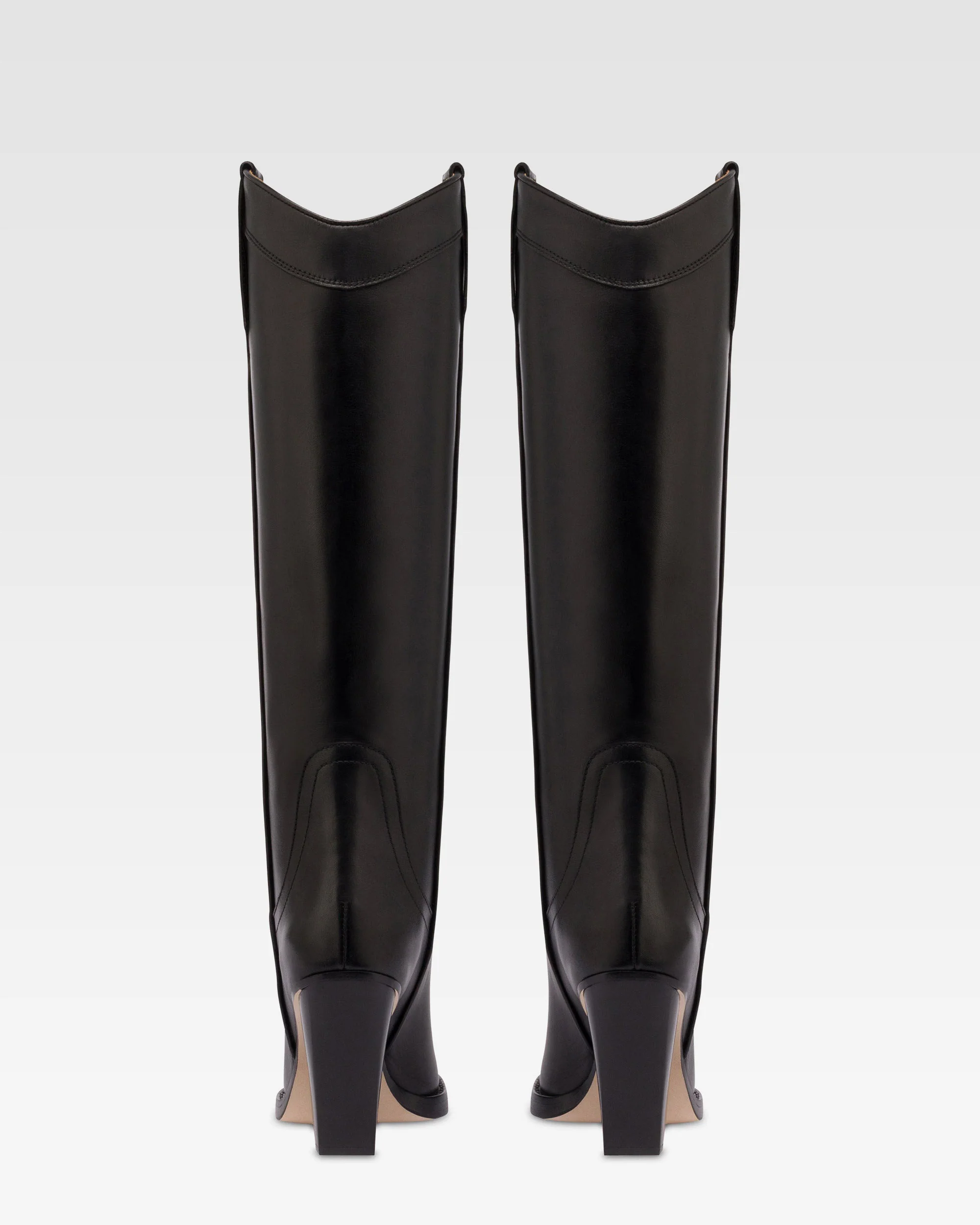 Boots in black leather