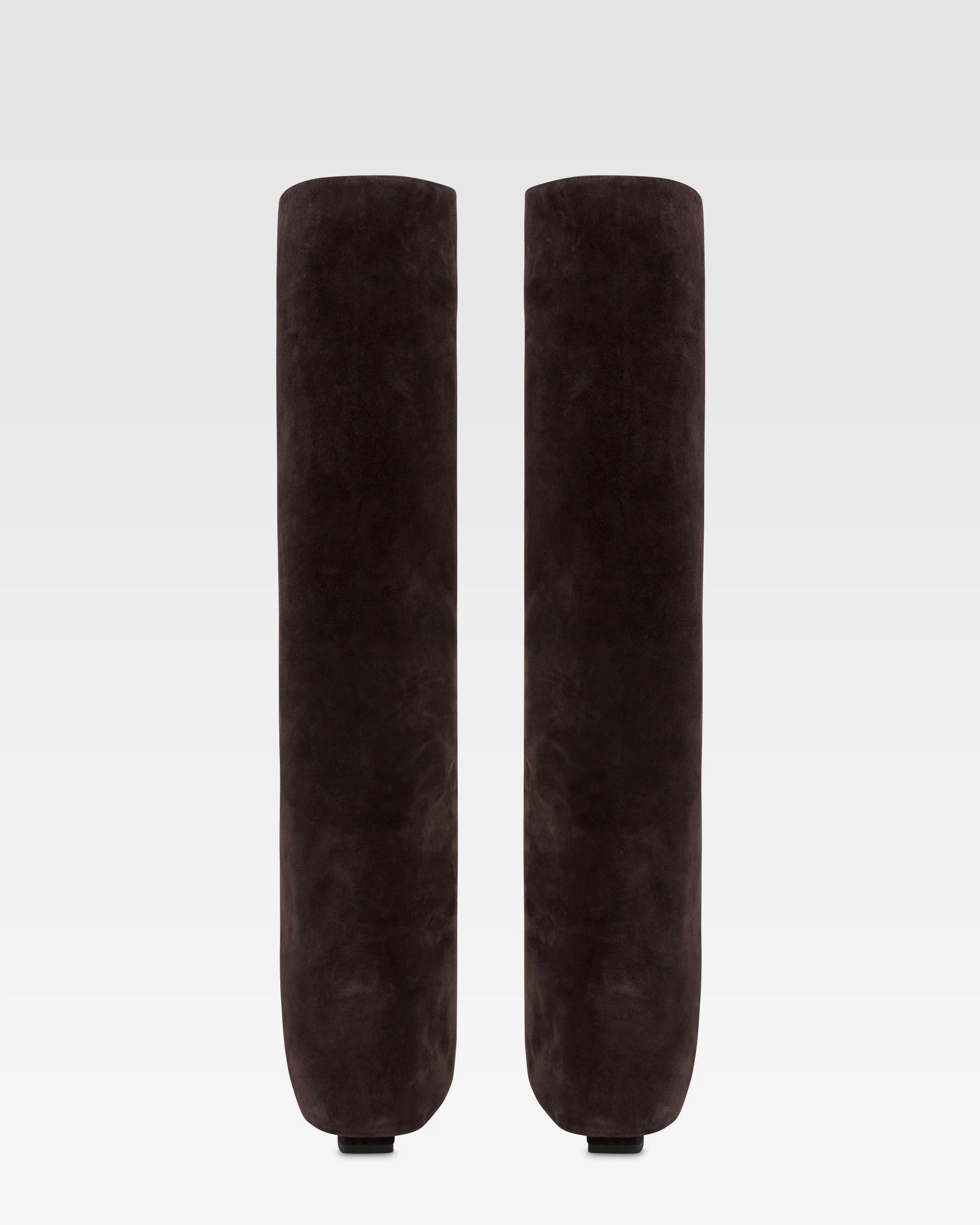 Fold-over boots in ebony calf suede. 4 Fold-over boots in ebony calf suede.