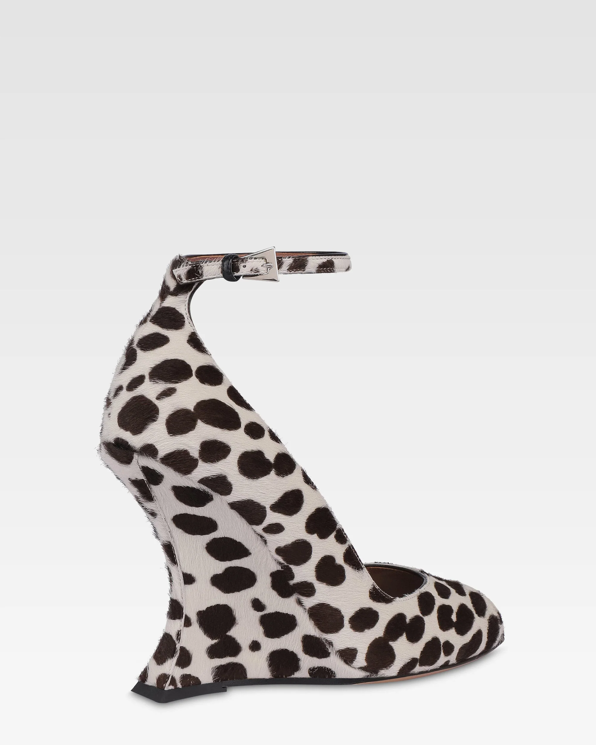 Pumps in white and dark brown printed cowhide