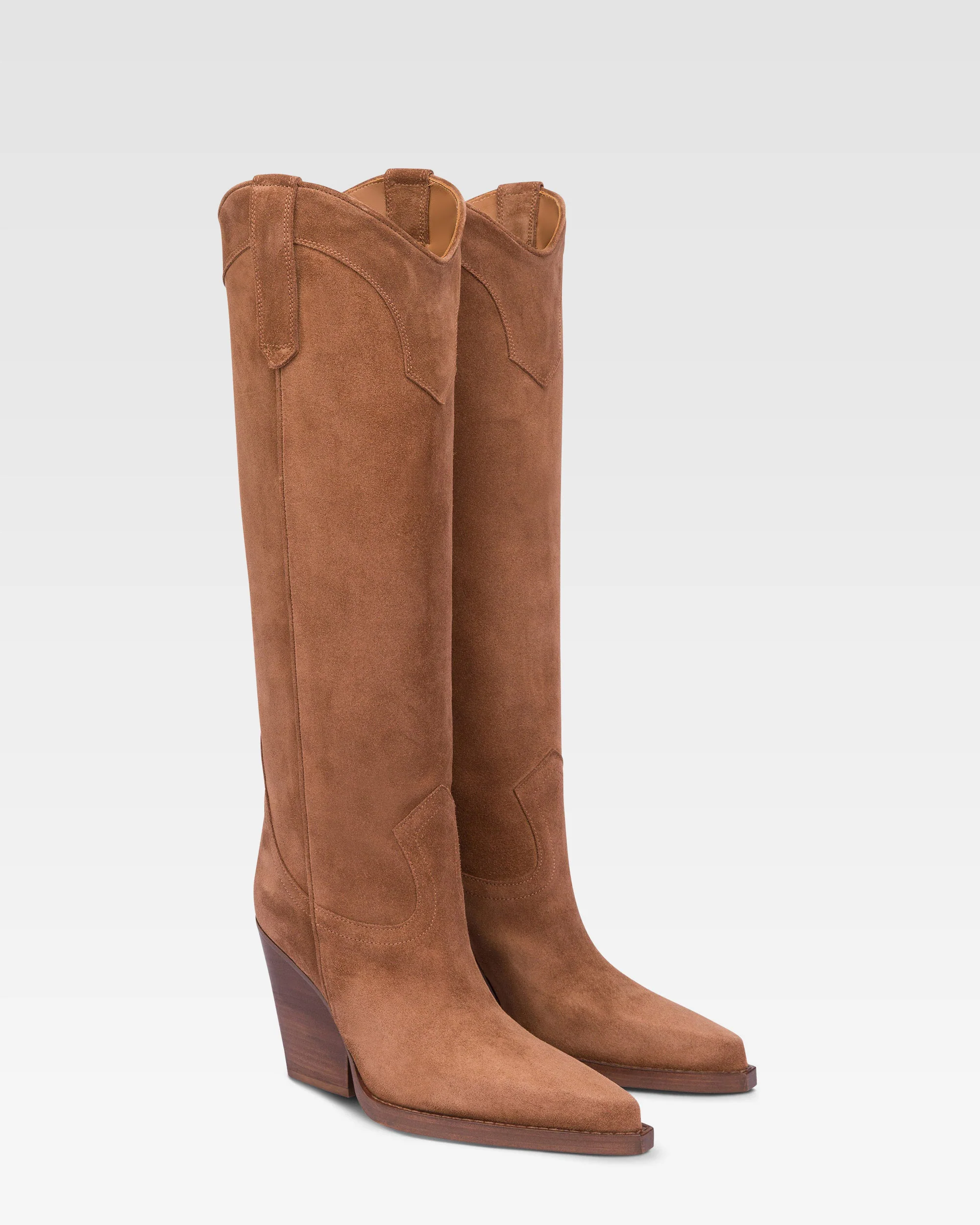 Boots in brown velour