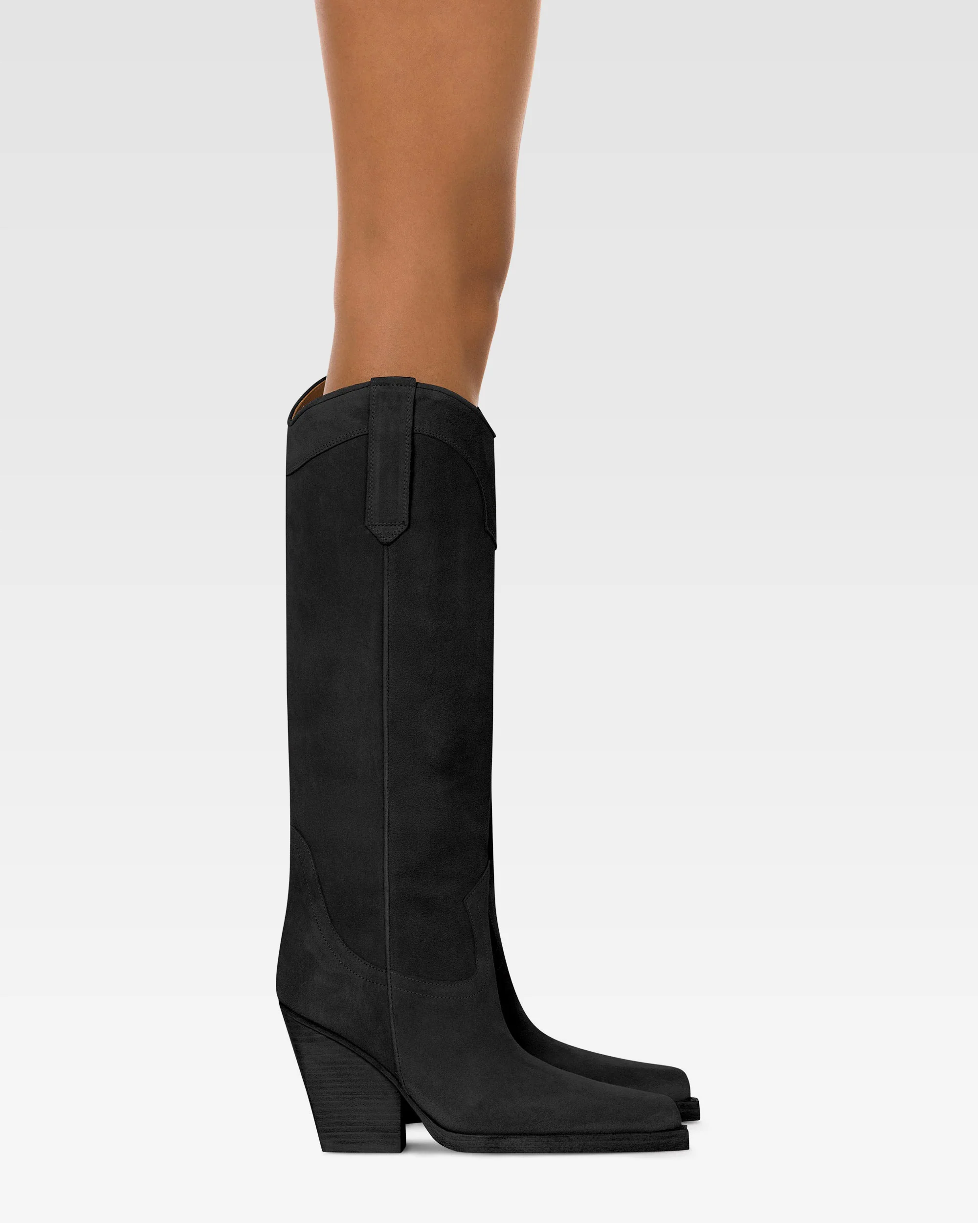 Boots in black velour