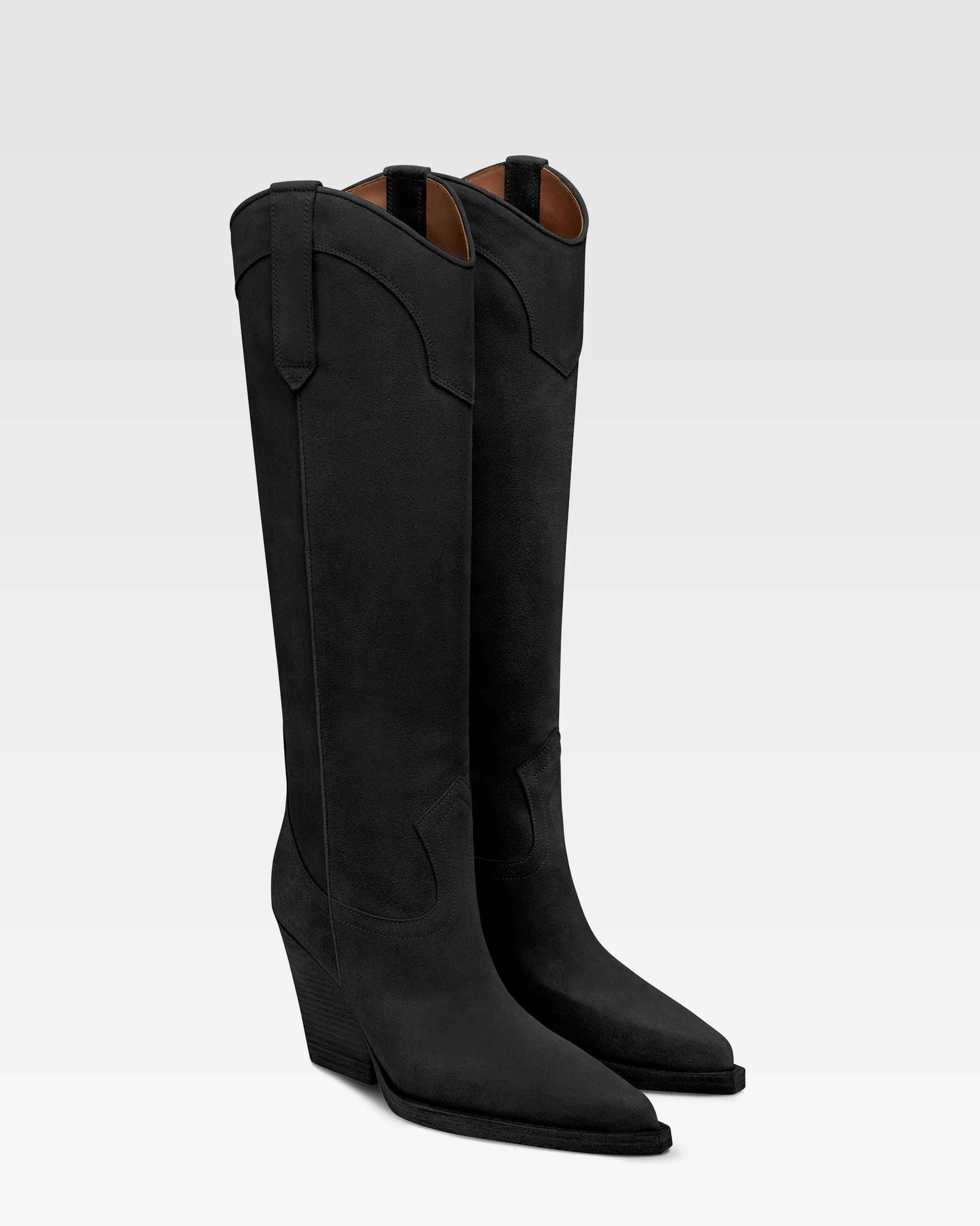 Boots in black velour