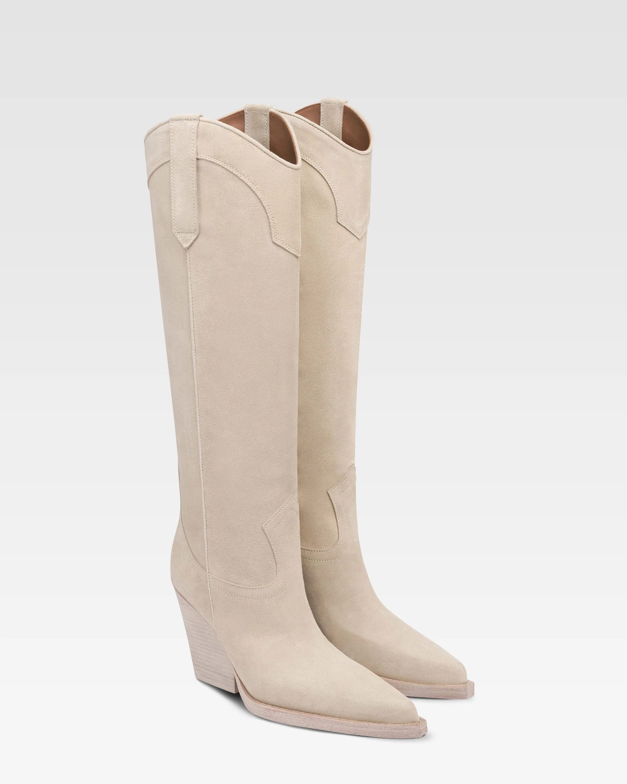 Boots in white velour