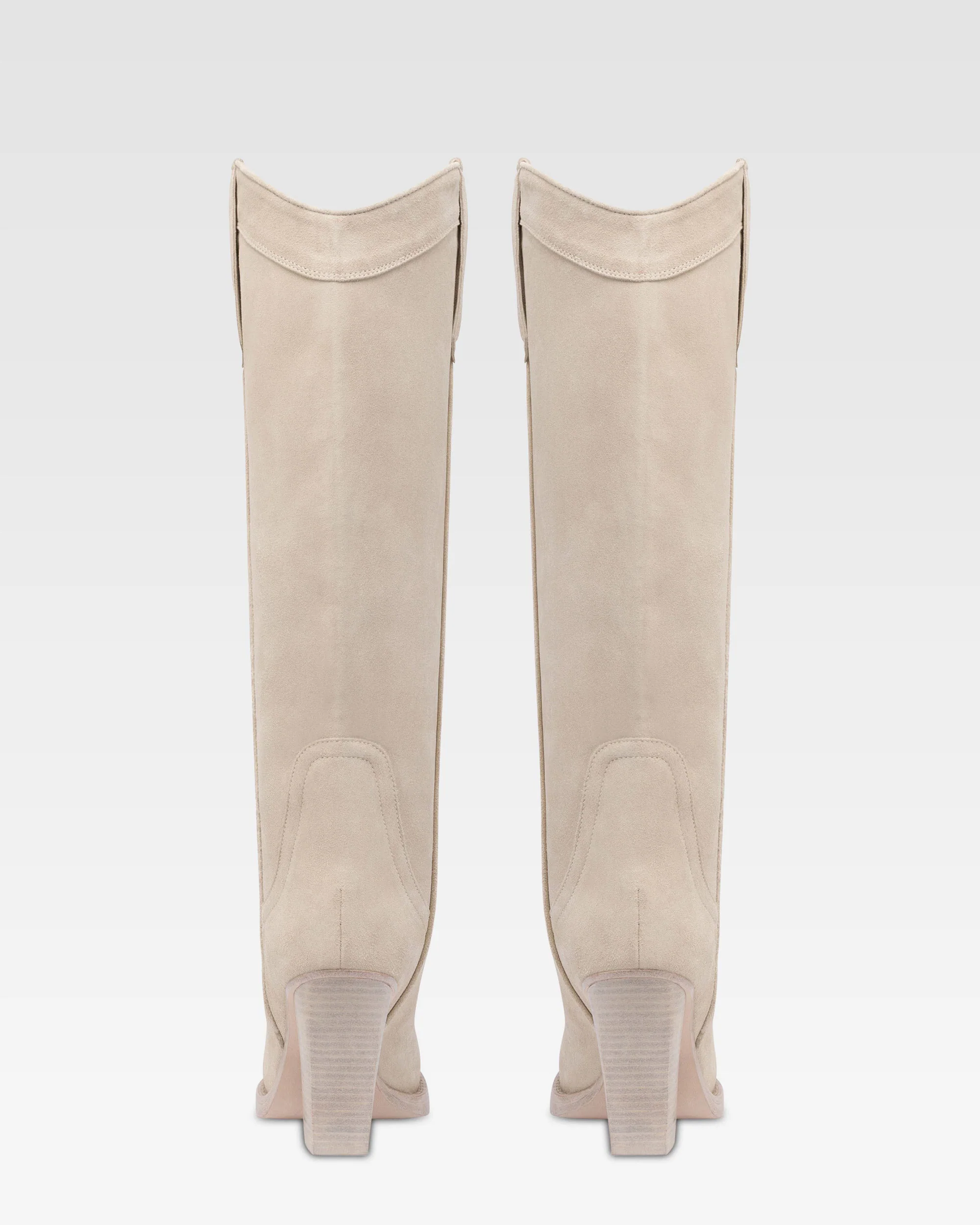 Boots in white velour