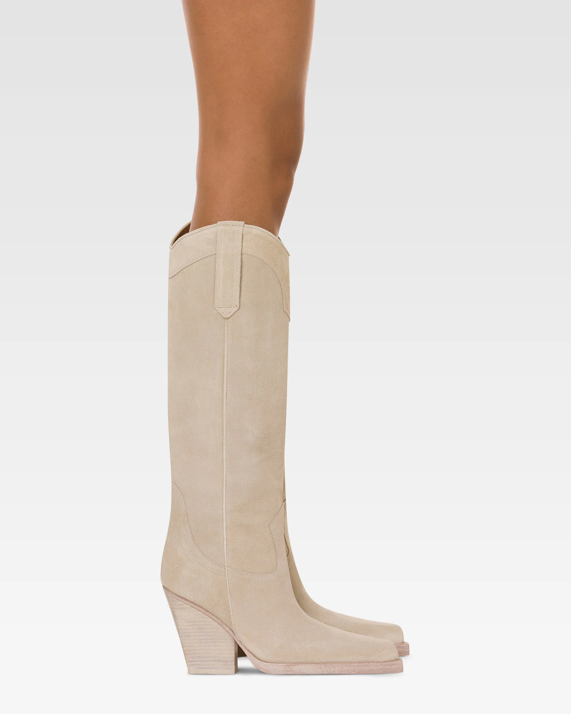 Boots in white velour