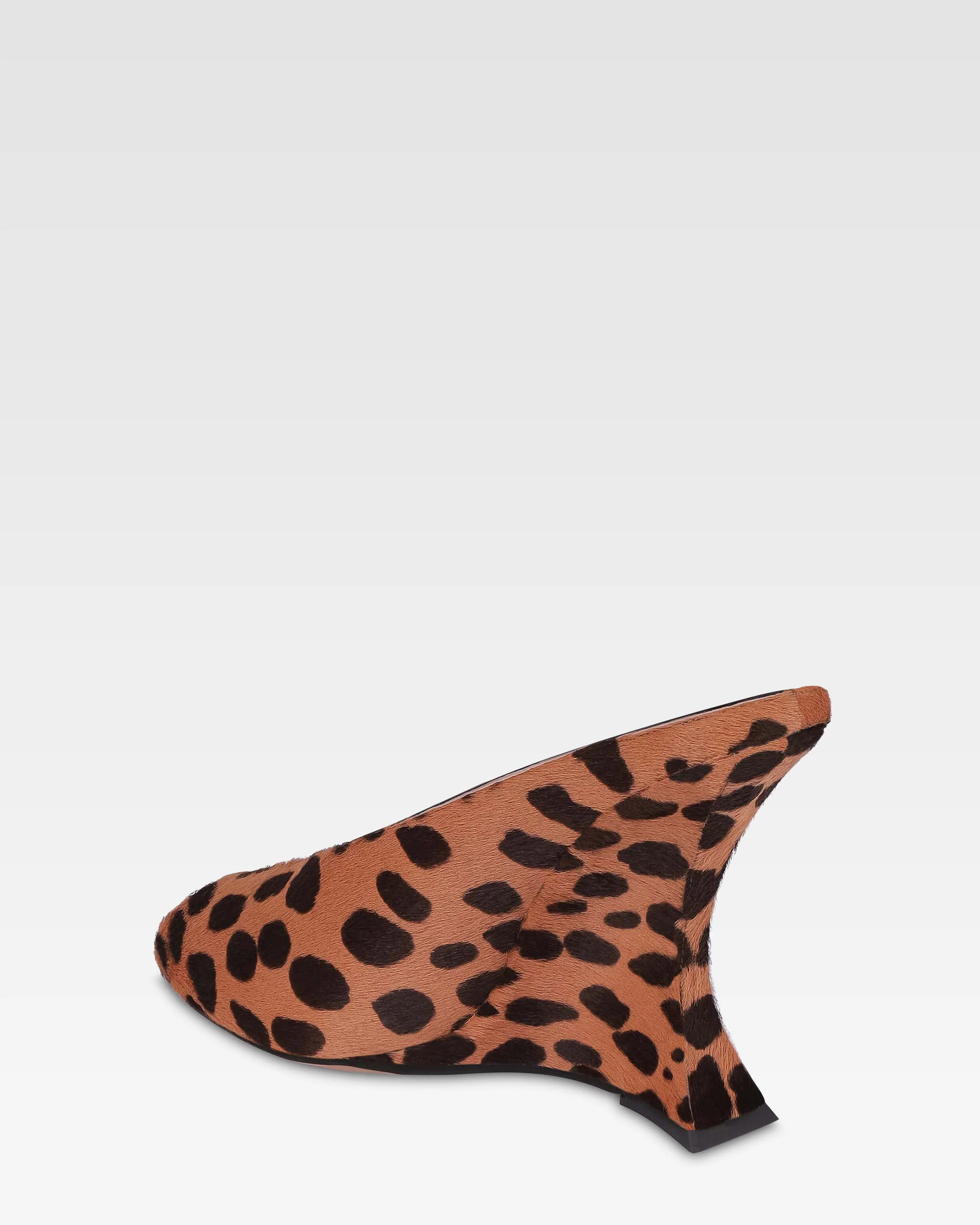 Open-toe sabots in caramel and dark brown printed cowhide 5 Open-toe sabots in caramel and dark brown printed cowhide