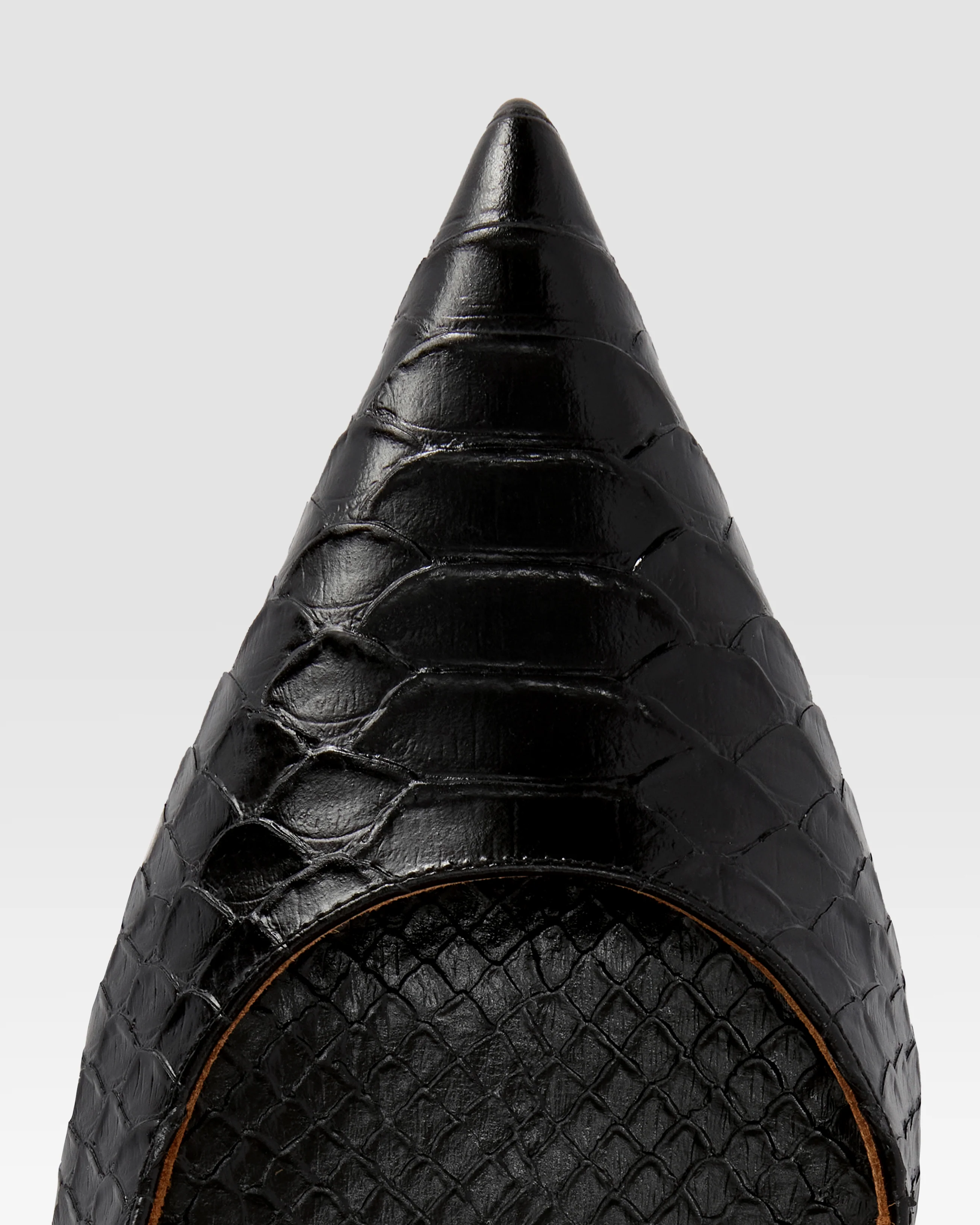 Pumps in black printed python leather 6 Pumps in black printed python leather