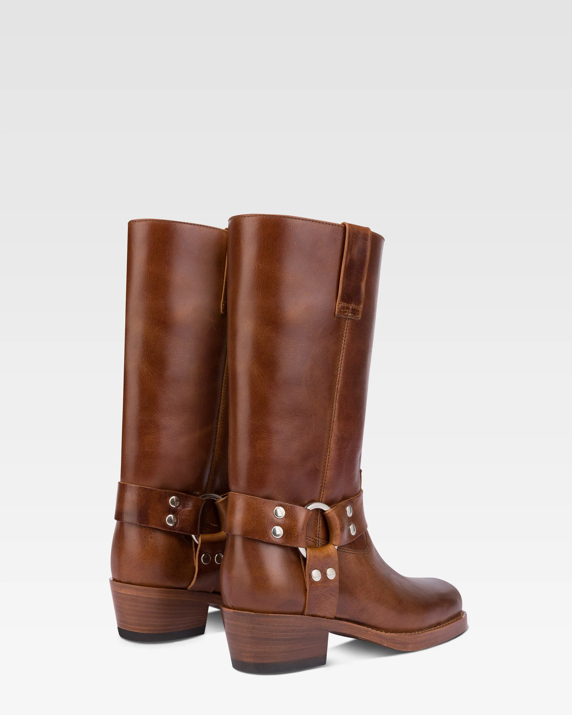 Square-toe boots in shiny vintage leather