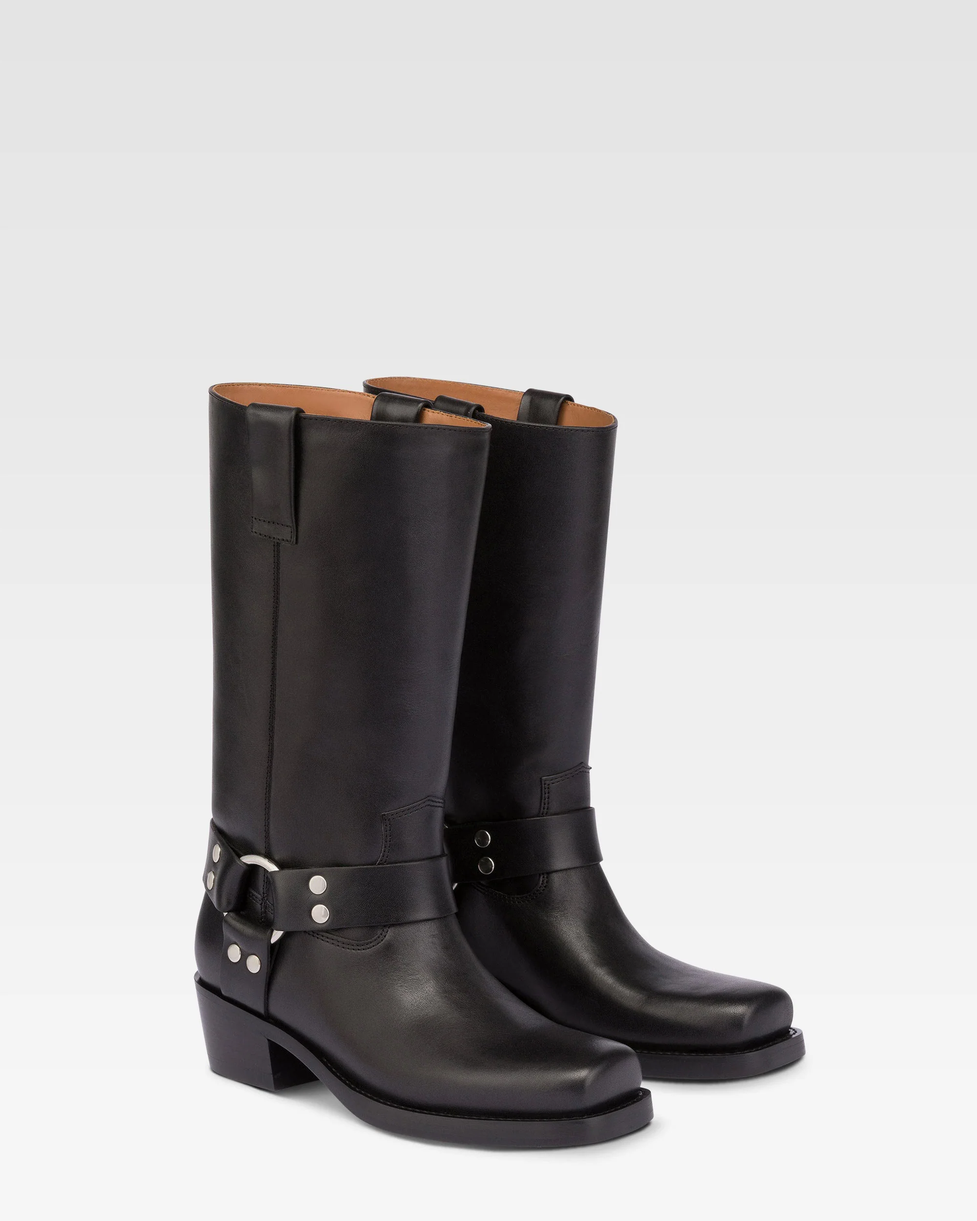Square-toe boots in smooth black leather