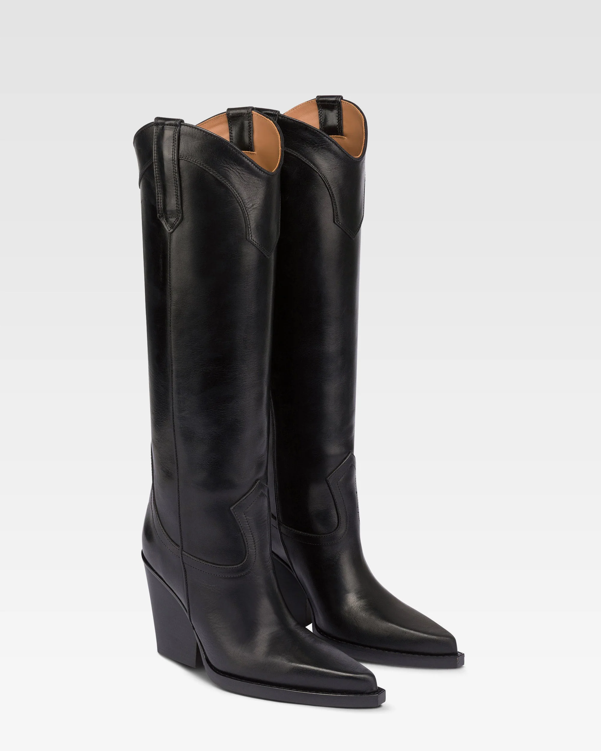 Pointed knee-high boots in black shiny vintage leather