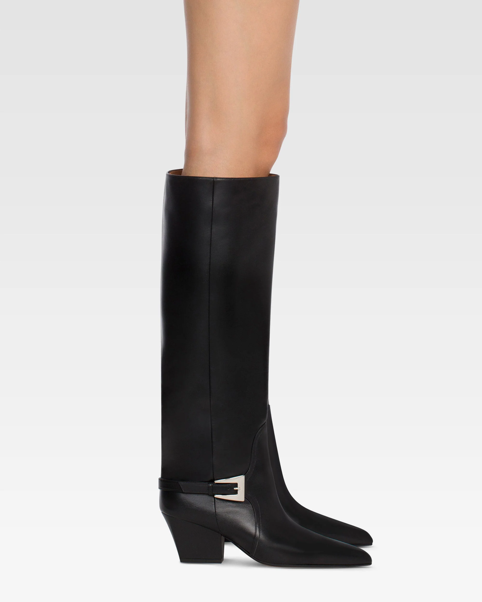 Long, pointed knee-high boots in smooth black leather 6 Long, pointed knee-high boots in smooth black leather