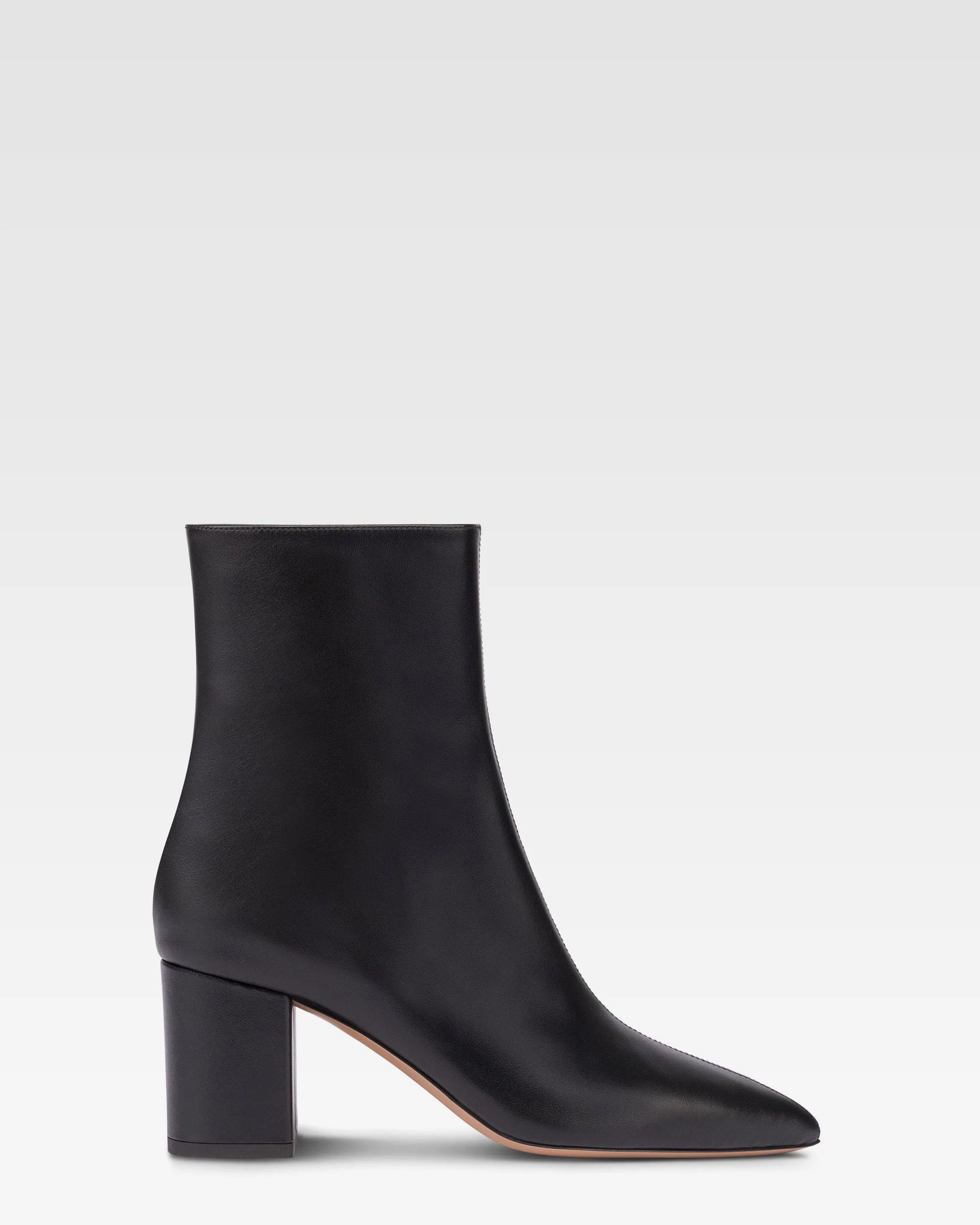 Pointed ankle boots in smooth black leather