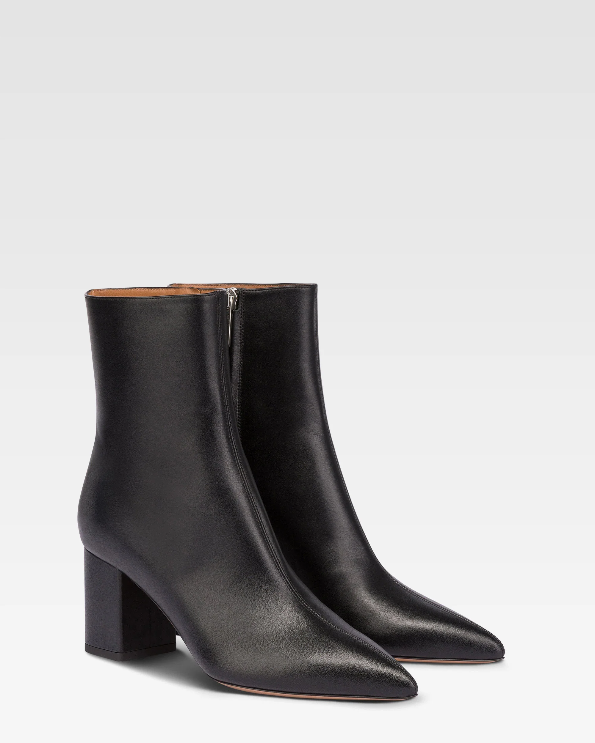 Pointed ankle boots in smooth black leather