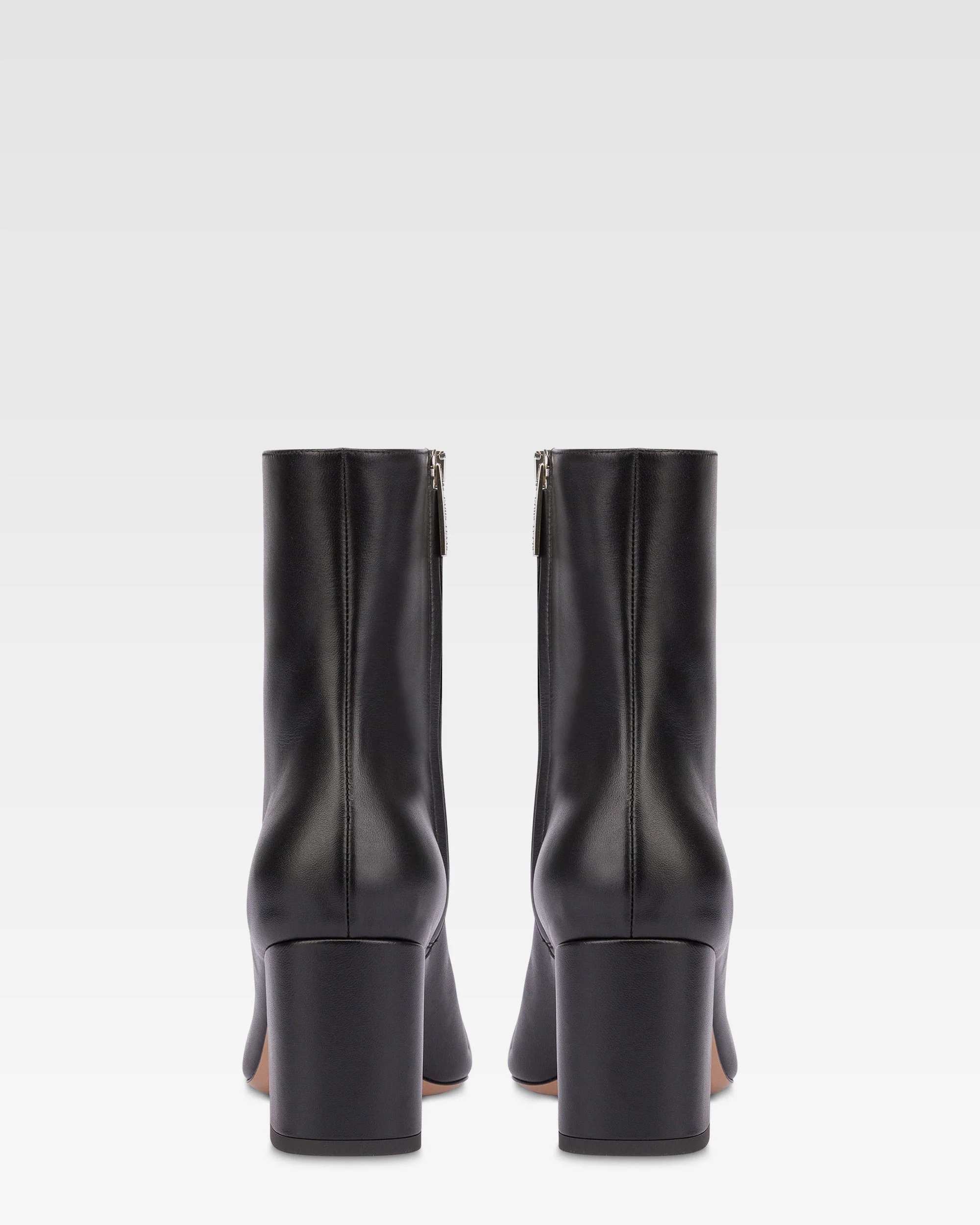 Pointed ankle boots in smooth black leather