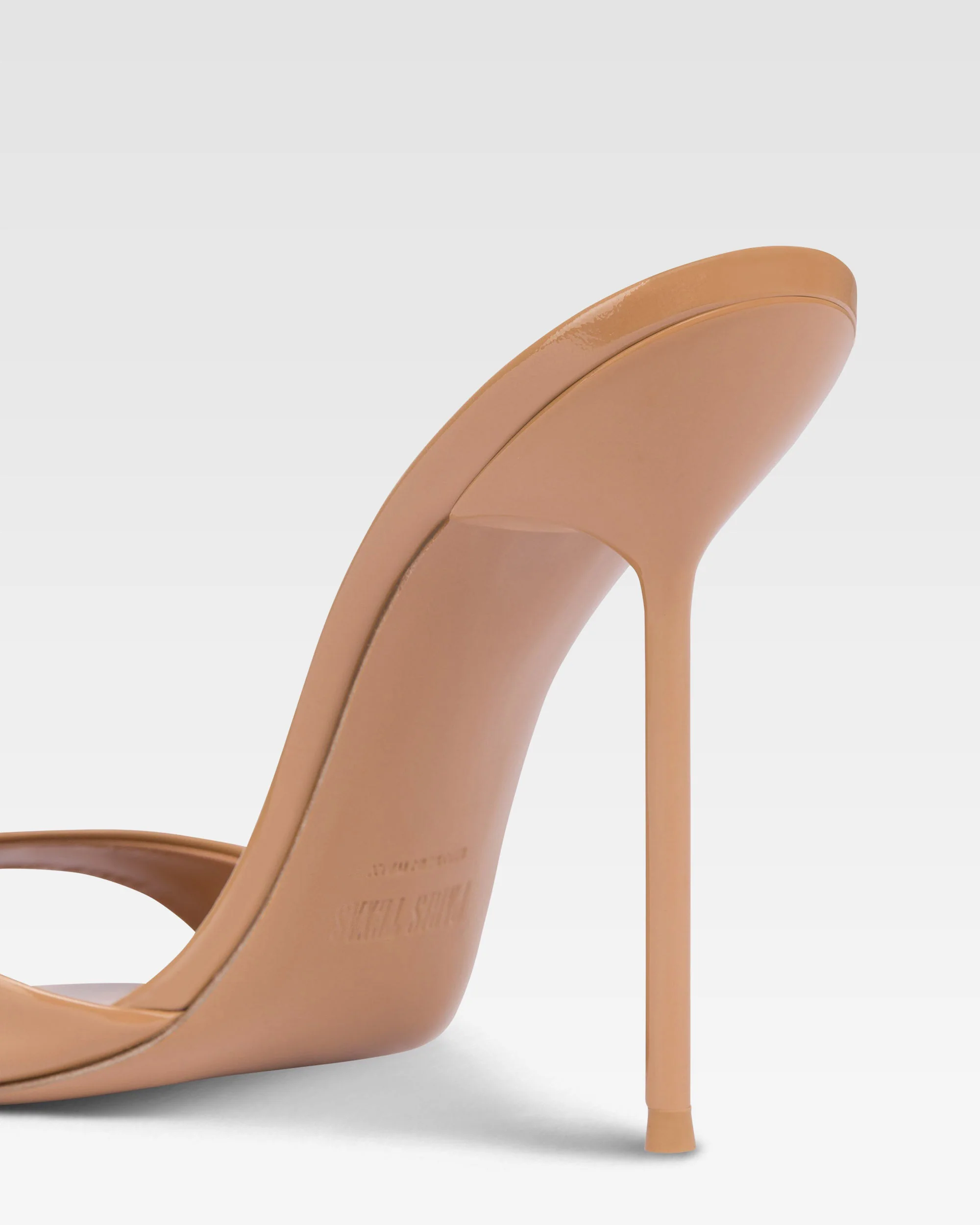 Almond-toe mules in patent caramel leather