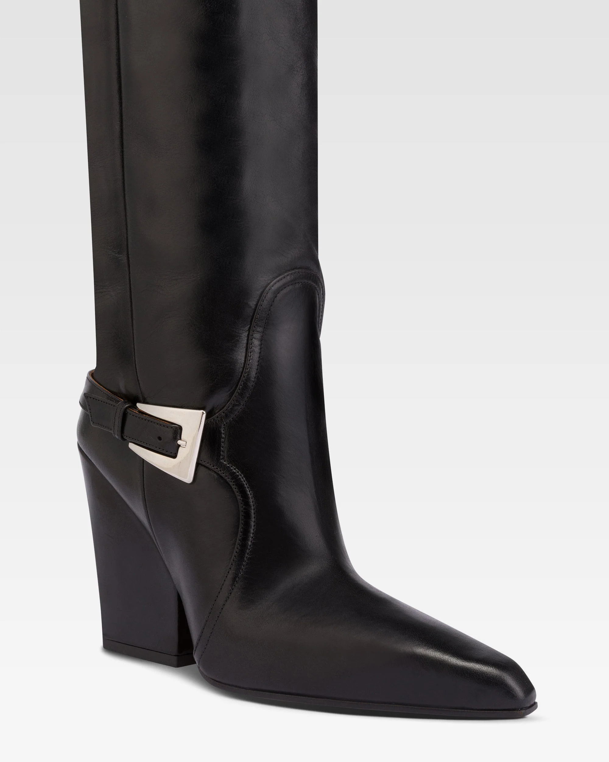 Tall, knee-high boots in shiny black vintage leather 5 Tall, knee-high boots in shiny black vintage leather
