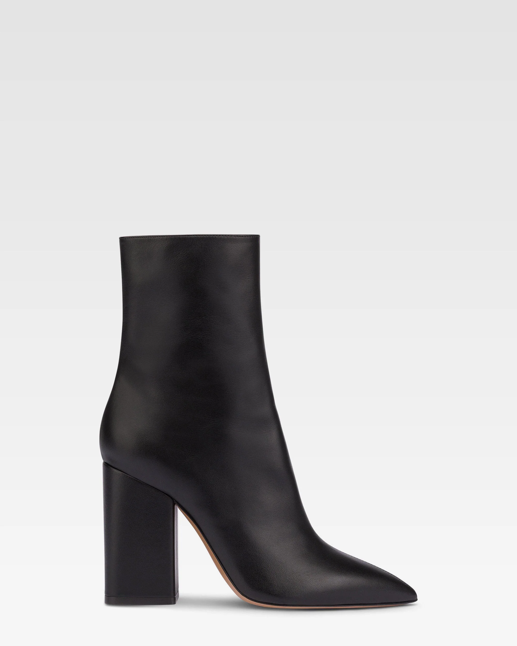 Pointed ankle boots in smooth black leather