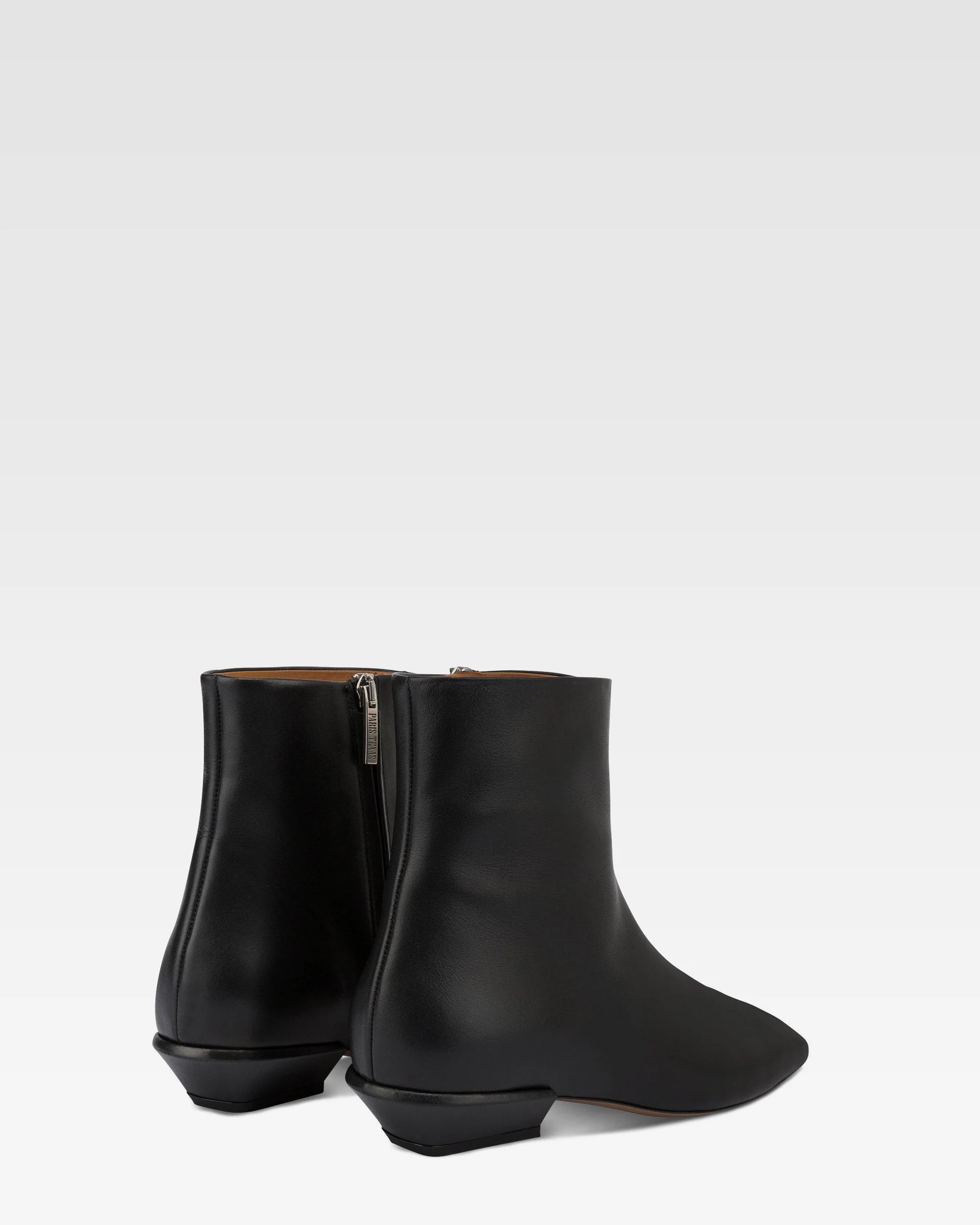 Boots in black leather 3 Boots in black leather