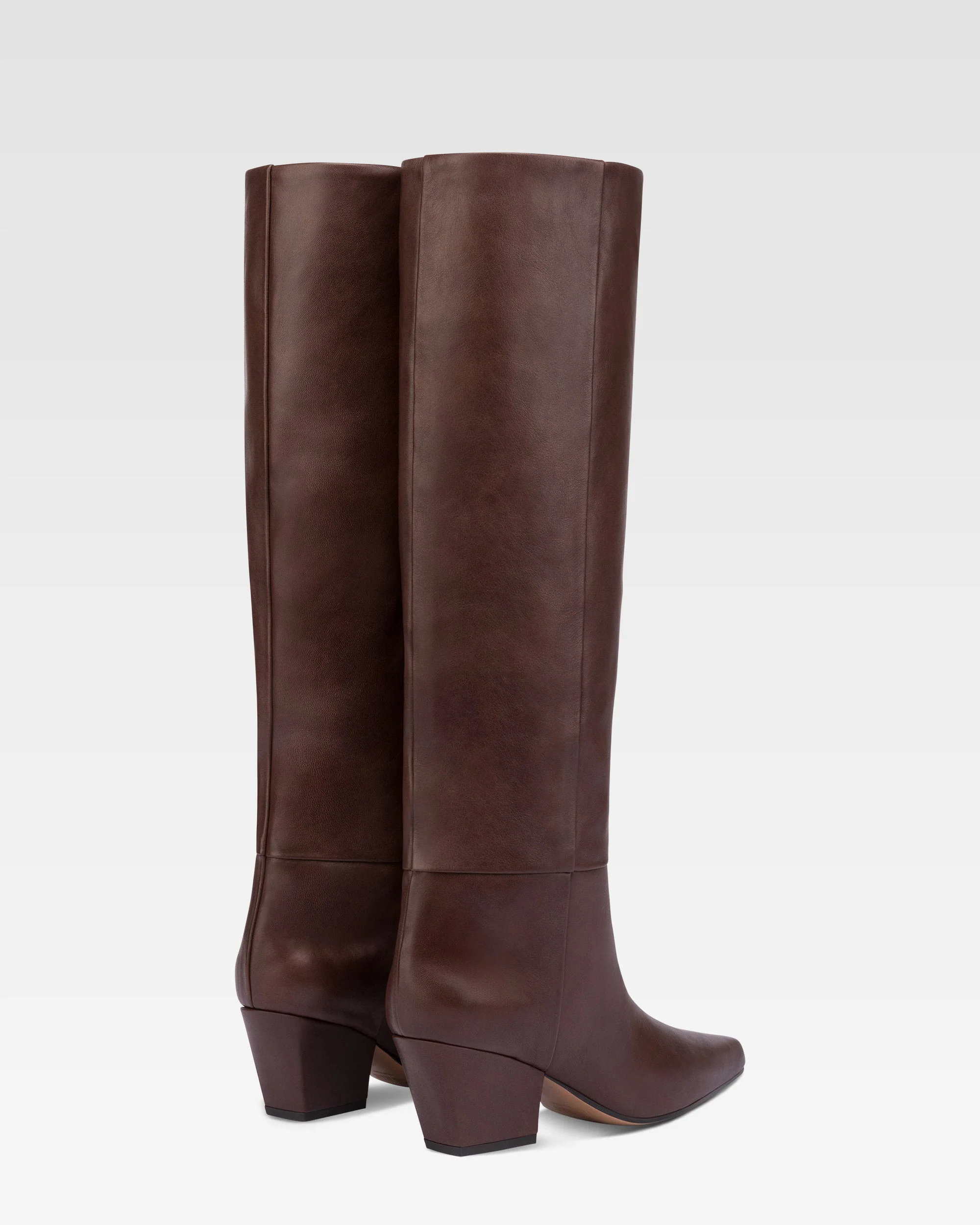 Knee-high, long pointed boot in supple mocha leather 3 Knee-high, long pointed boot in supple mocha leather