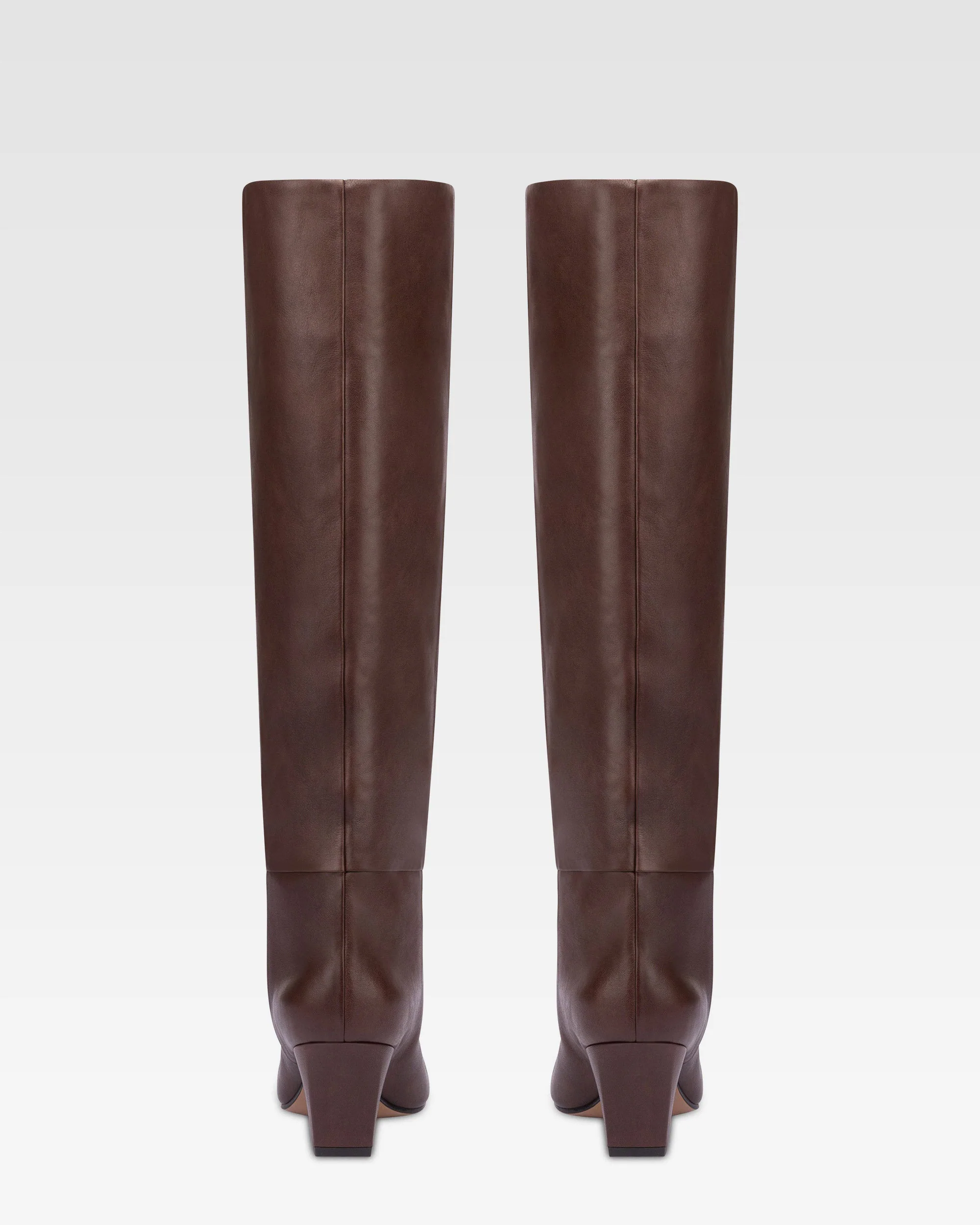 Knee-high, long pointed boot in supple mocha leather 4 Knee-high, long pointed boot in supple mocha leather