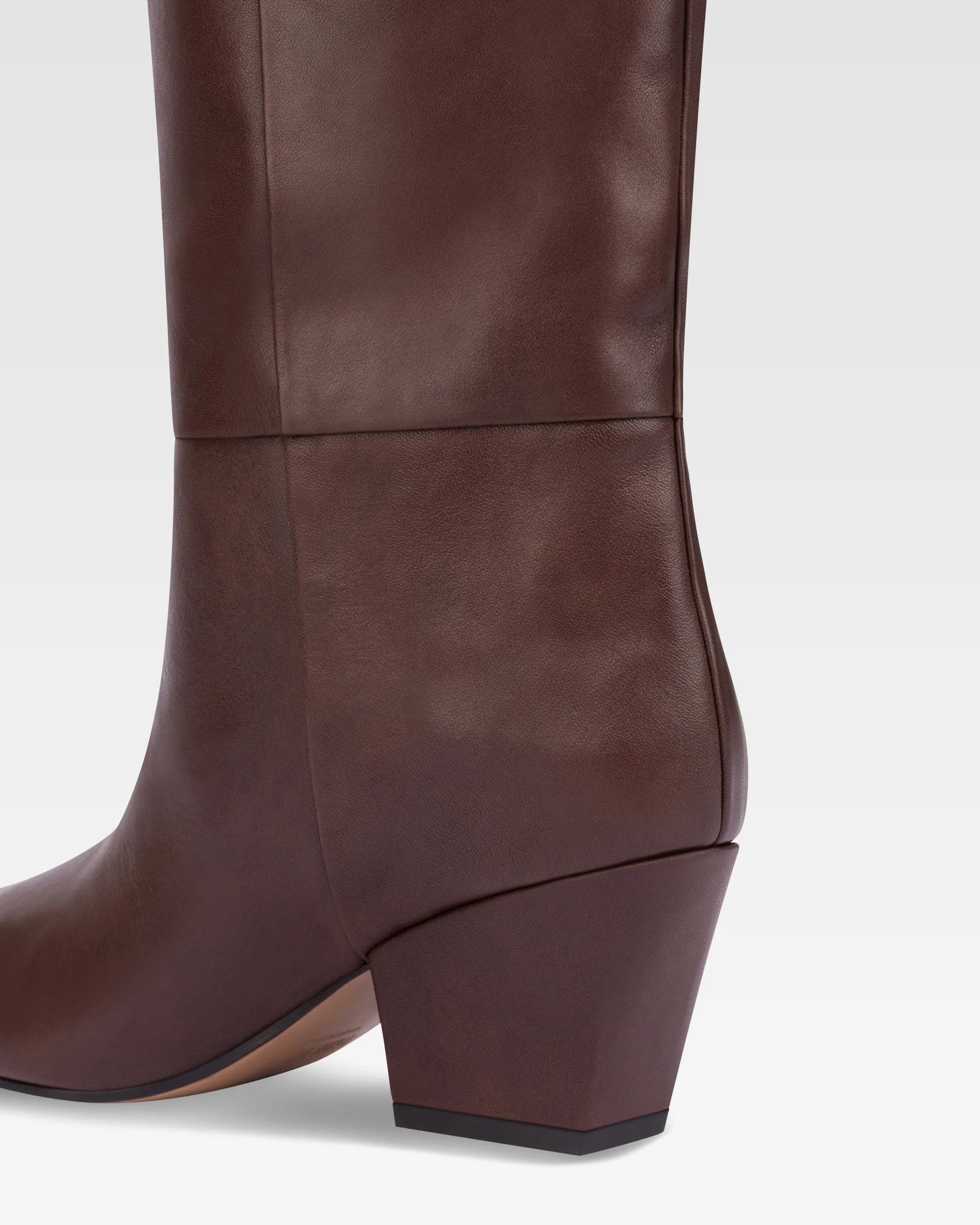Knee-high, long pointed boot in supple mocha leather 5 Knee-high, long pointed boot in supple mocha leather