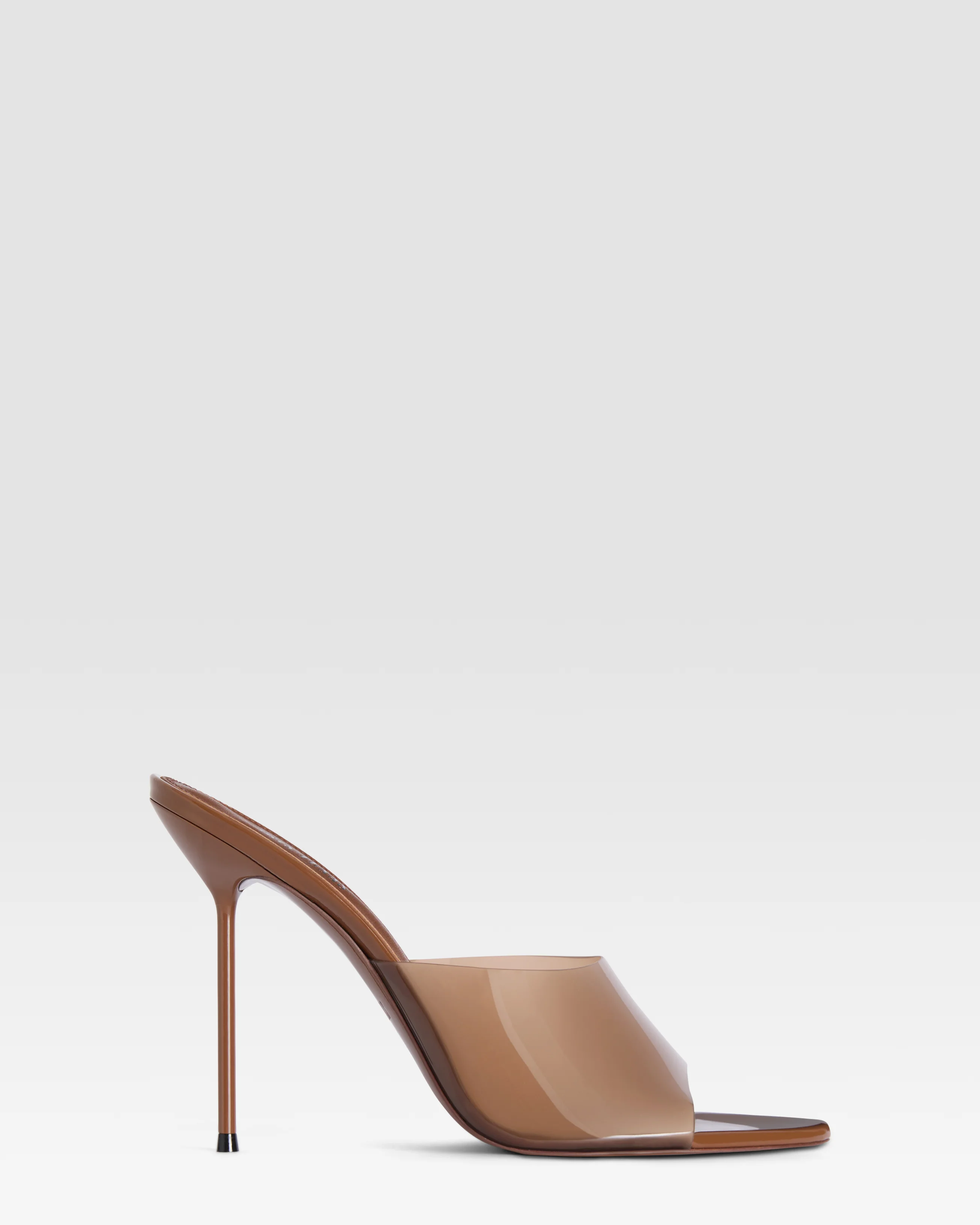 Mules in caramel patent leather