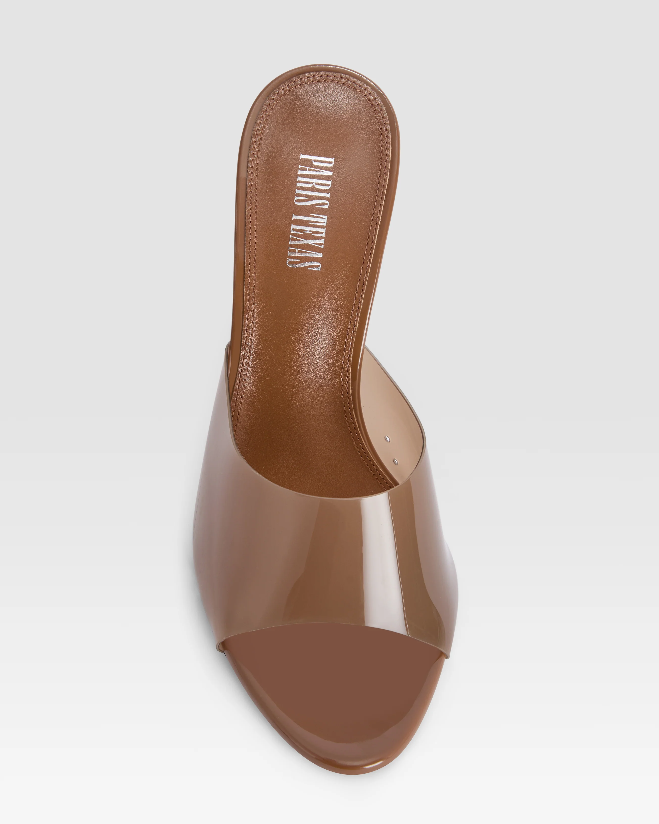 Mules in caramel patent leather