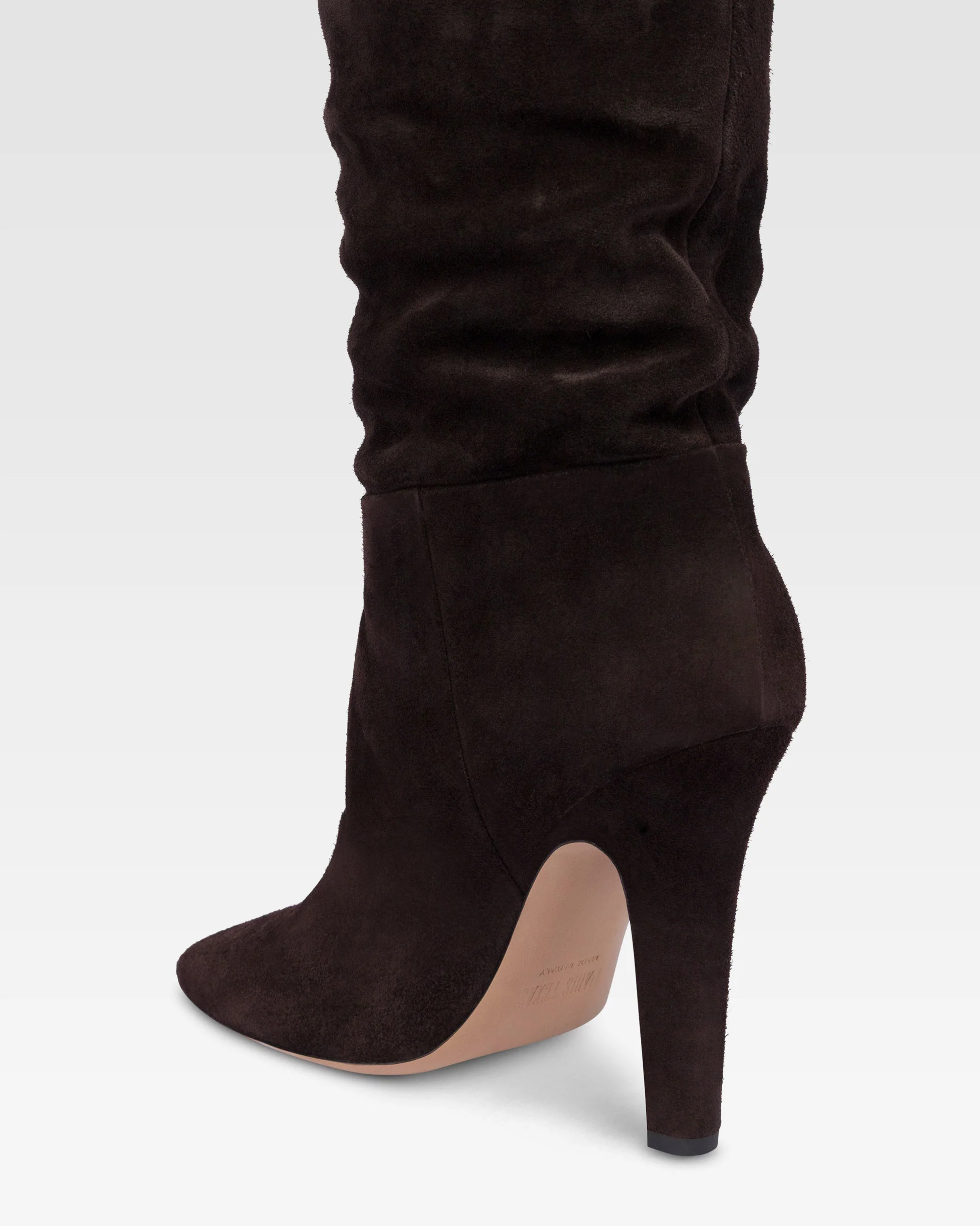 Boots in ebony calf suede leather. 5 Boots in ebony calf suede leather.