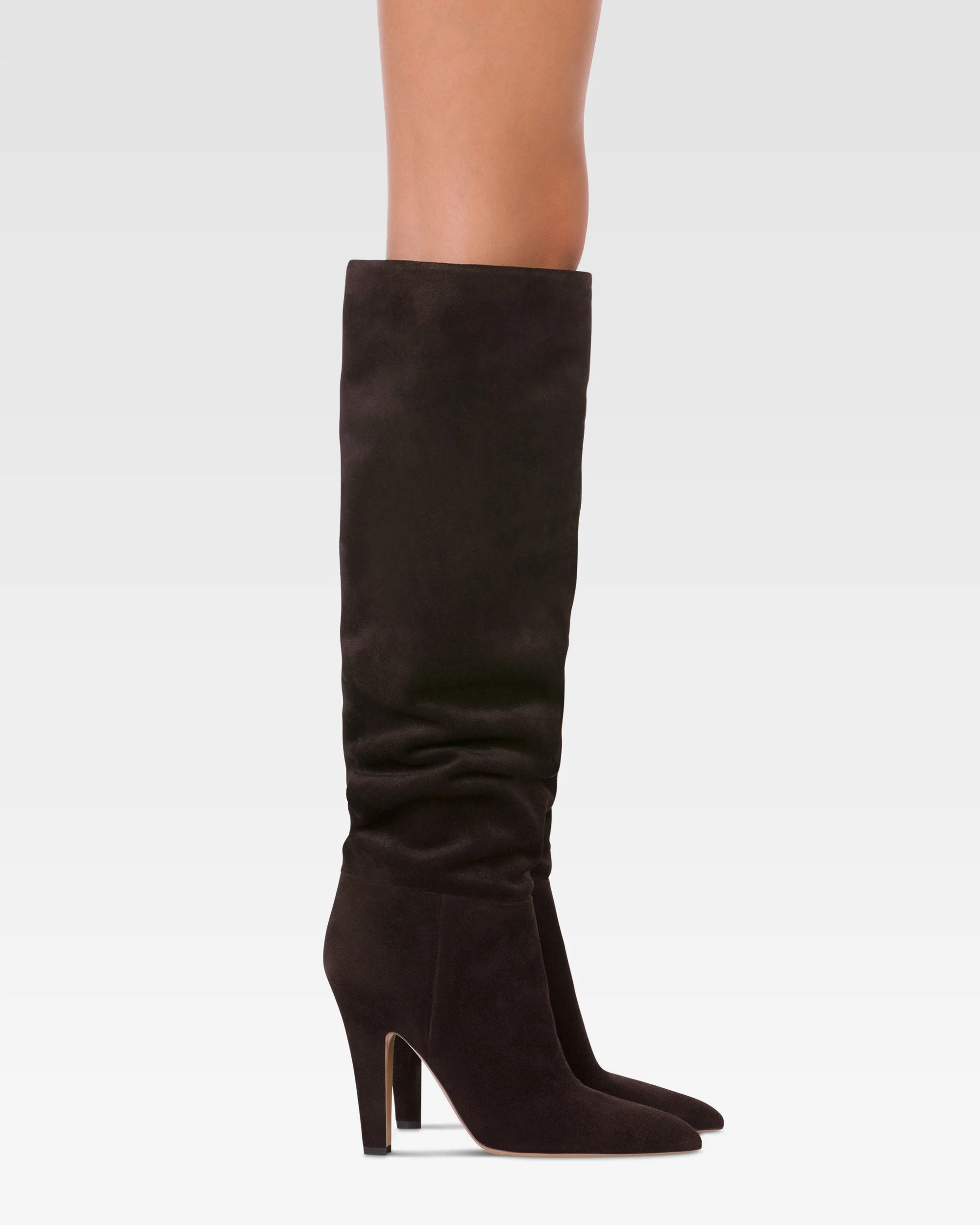 Boots in ebony calf suede leather. 6 Boots in ebony calf suede leather.