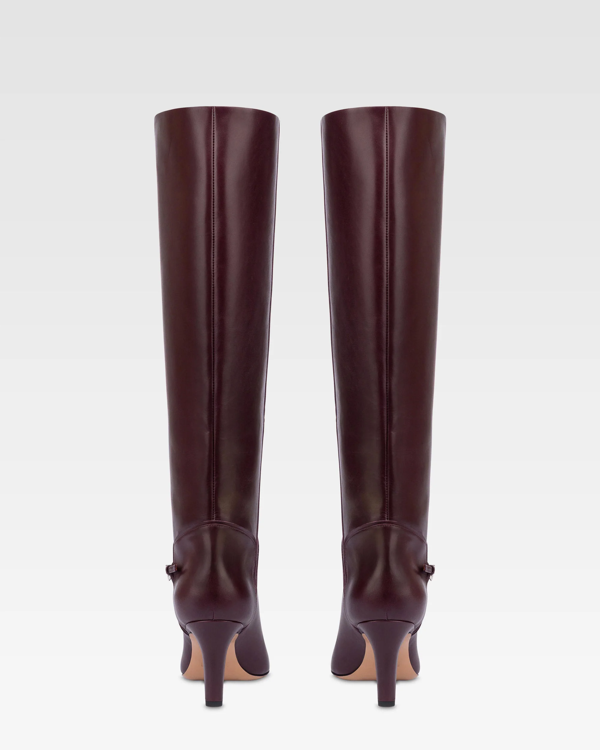 Boots in pinot noir calf leather. 4 Boots in pinot noir calf leather.