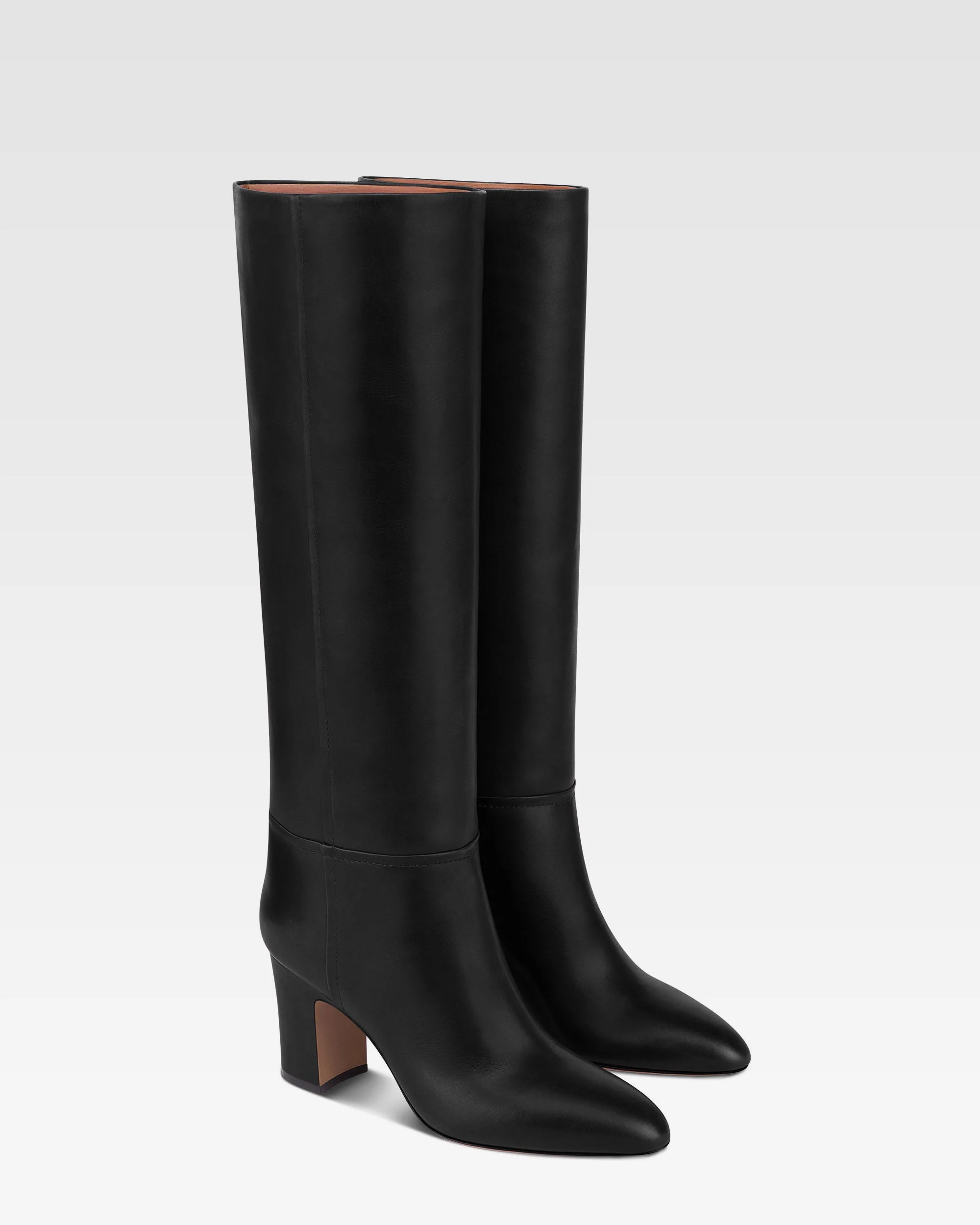 Boots in black calf leather