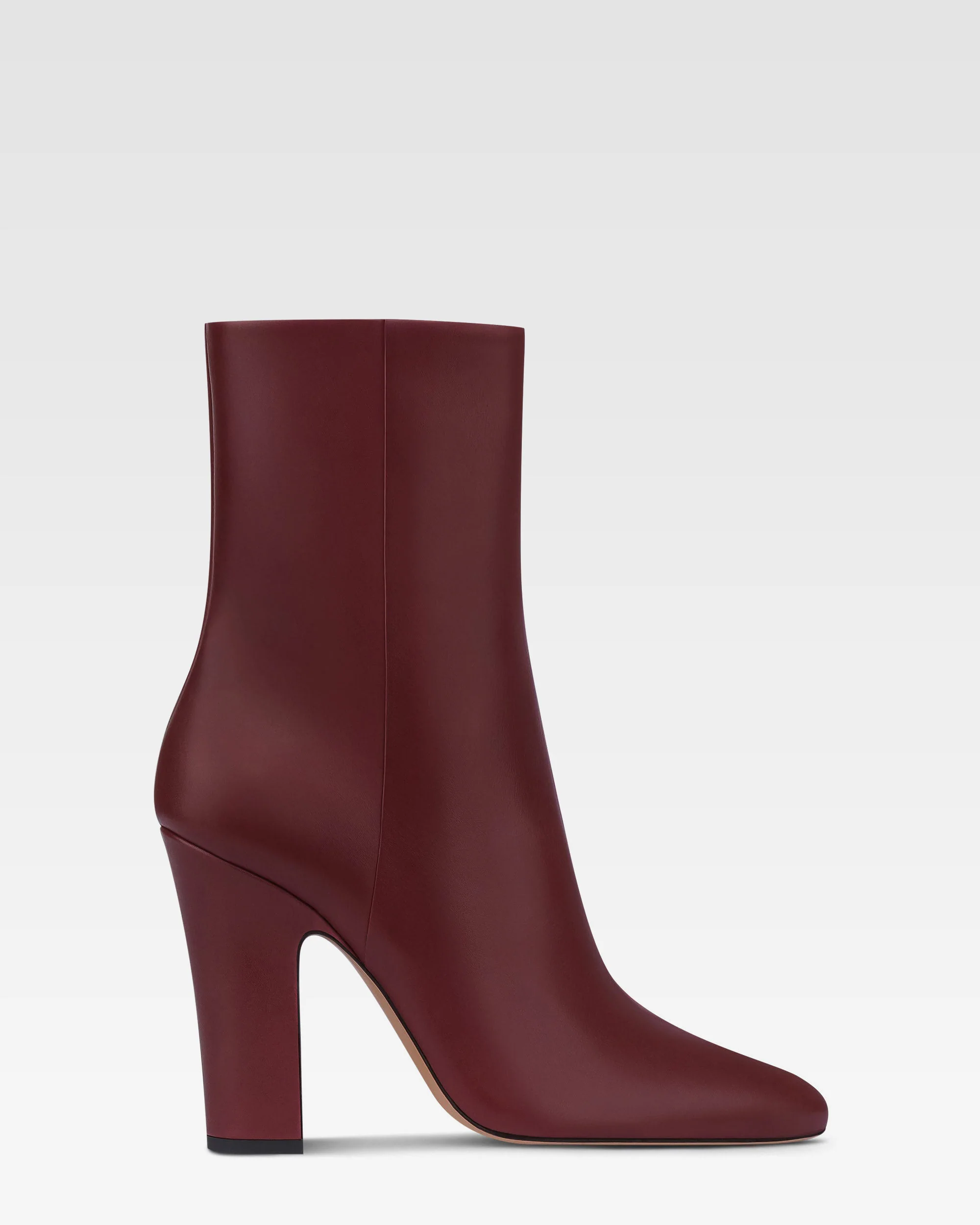 Ankle boots in rouge noir calf leather