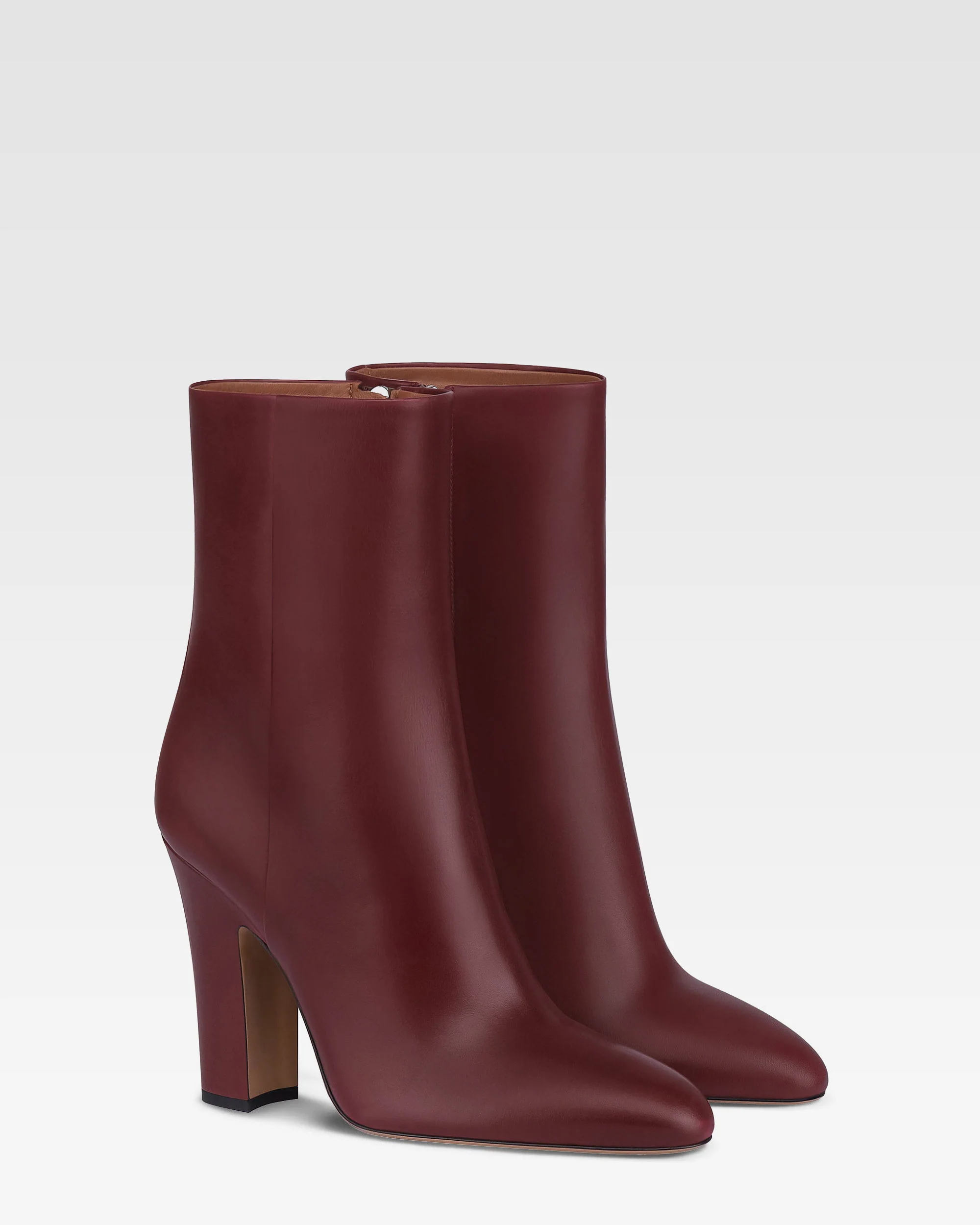 Ankle boots in rouge noir calf leather