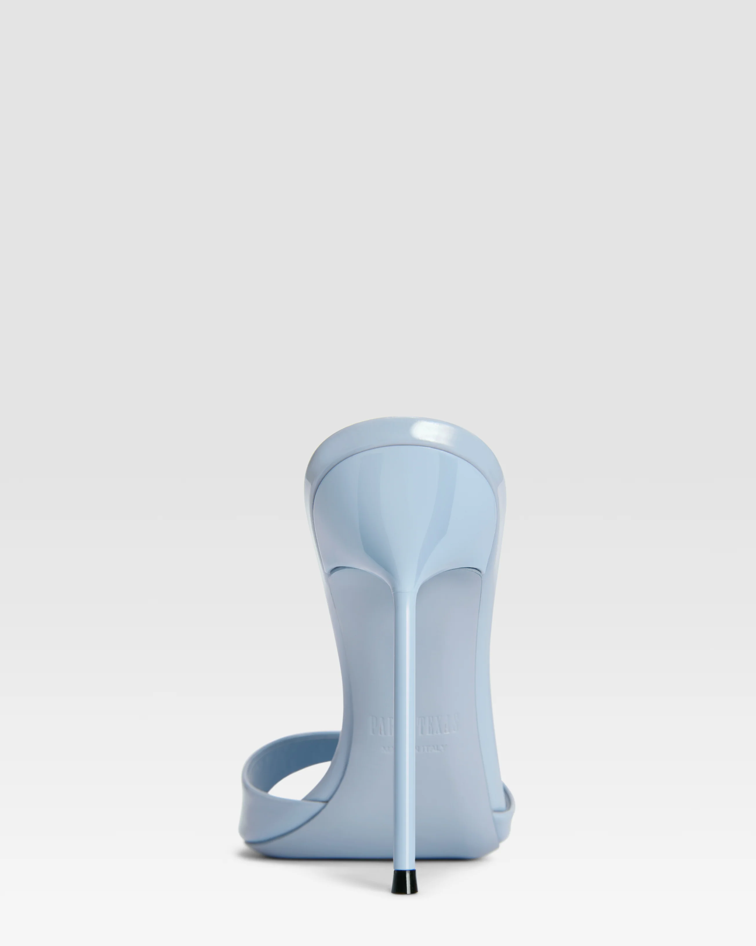 Mules in denim-colored patent leather 4 Mules in denim-colored patent leather