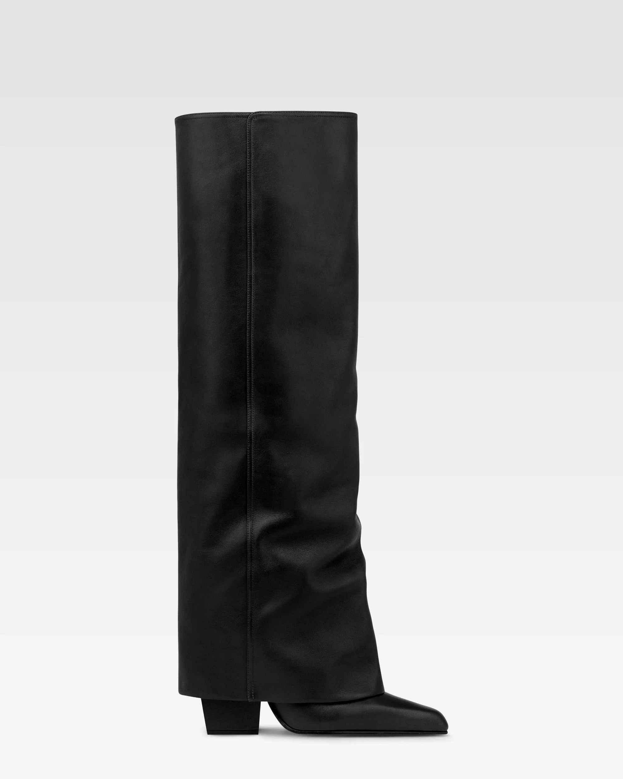Fold-over boots in black leather