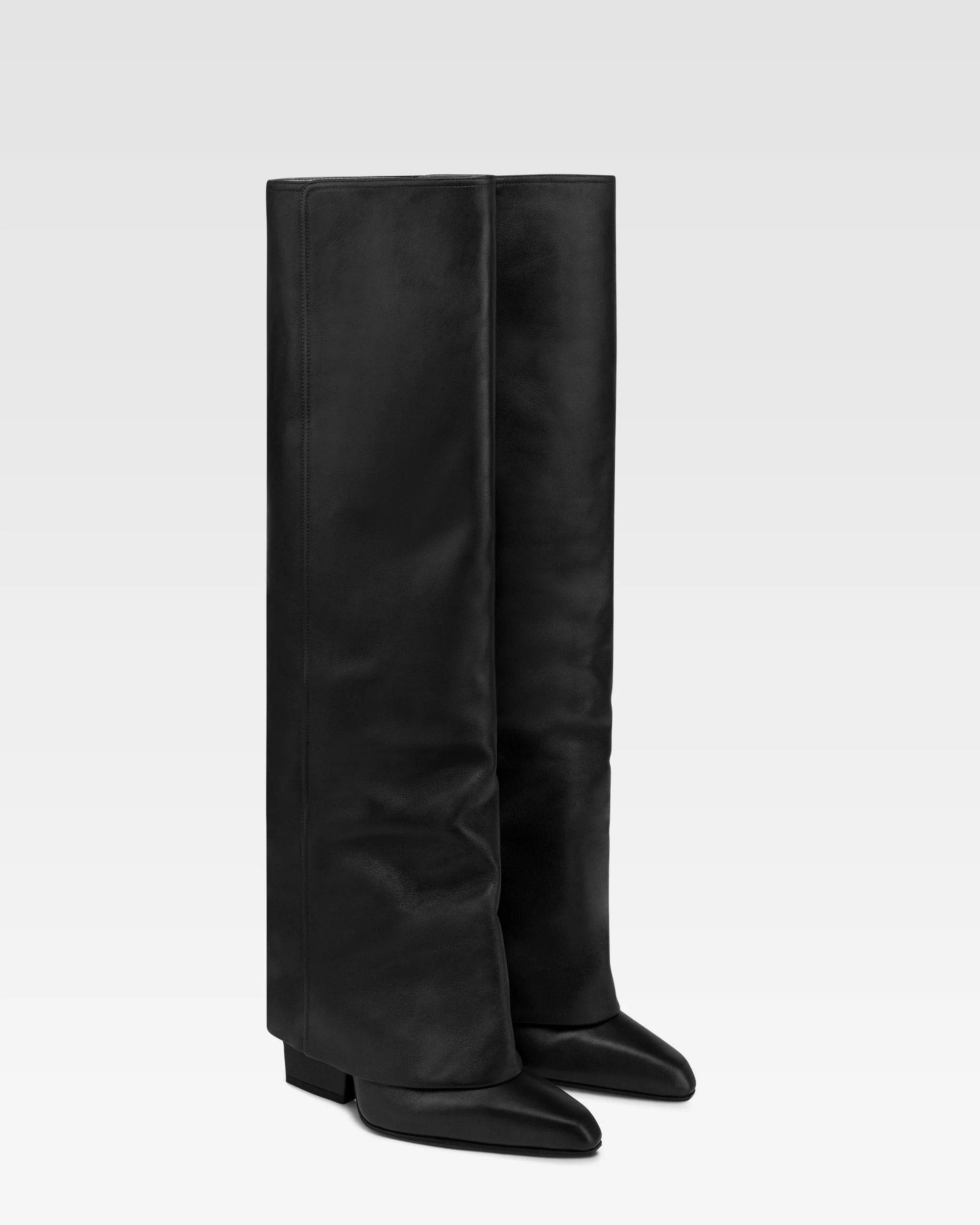 Fold-over boots in black leather