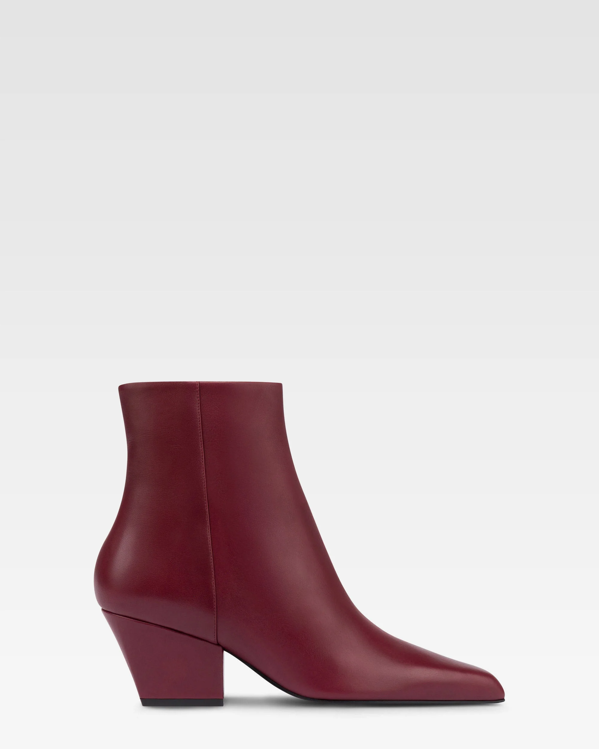 Ankle boots in rouge noir calf leather