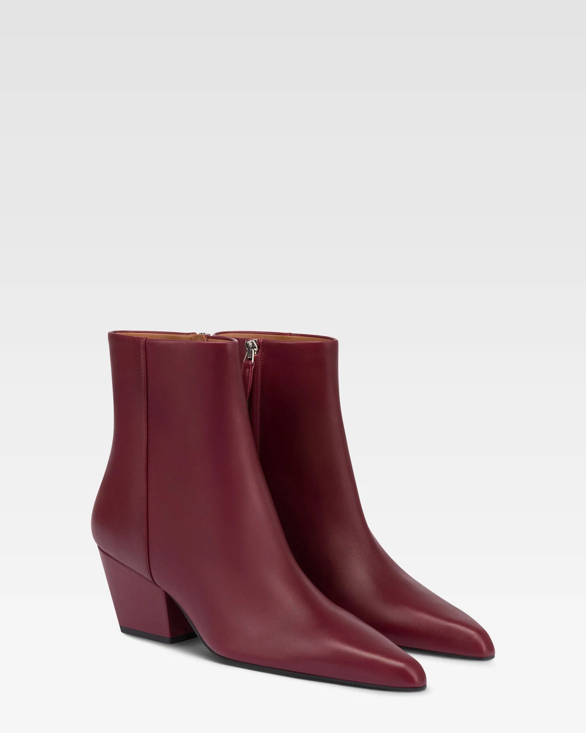 Ankle boots in rouge noir calf leather