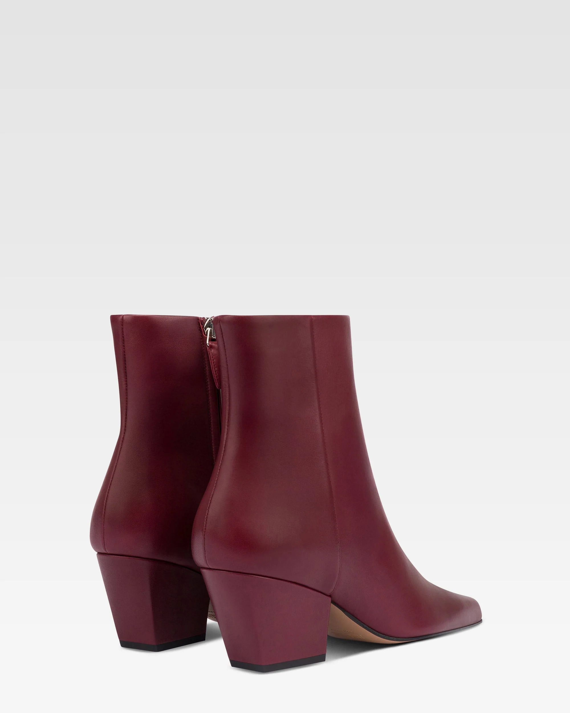 Ankle boots in rouge noir calf leather