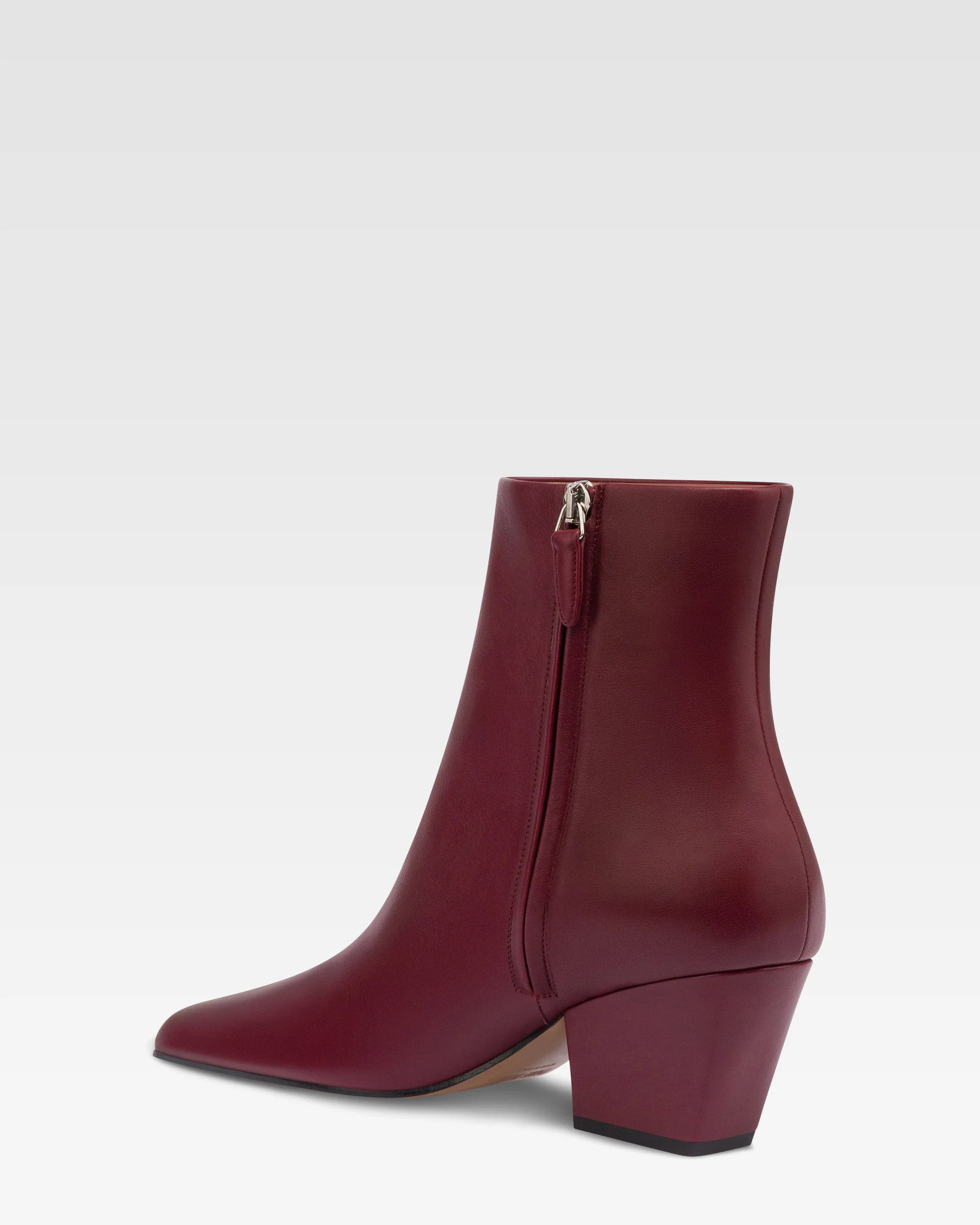 Ankle boots in rouge noir calf leather