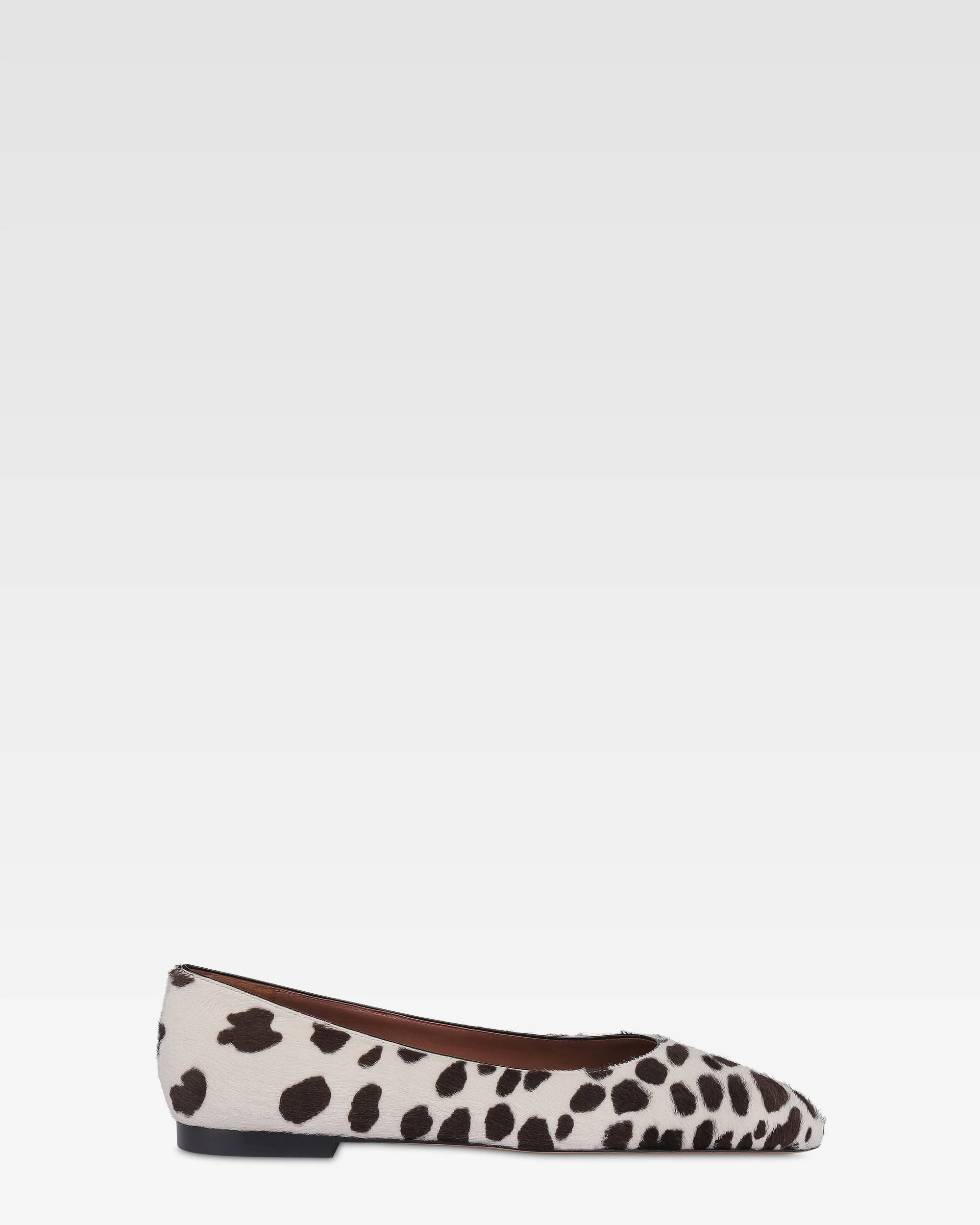 Ballet flats in white and dark brown printed cowhide
