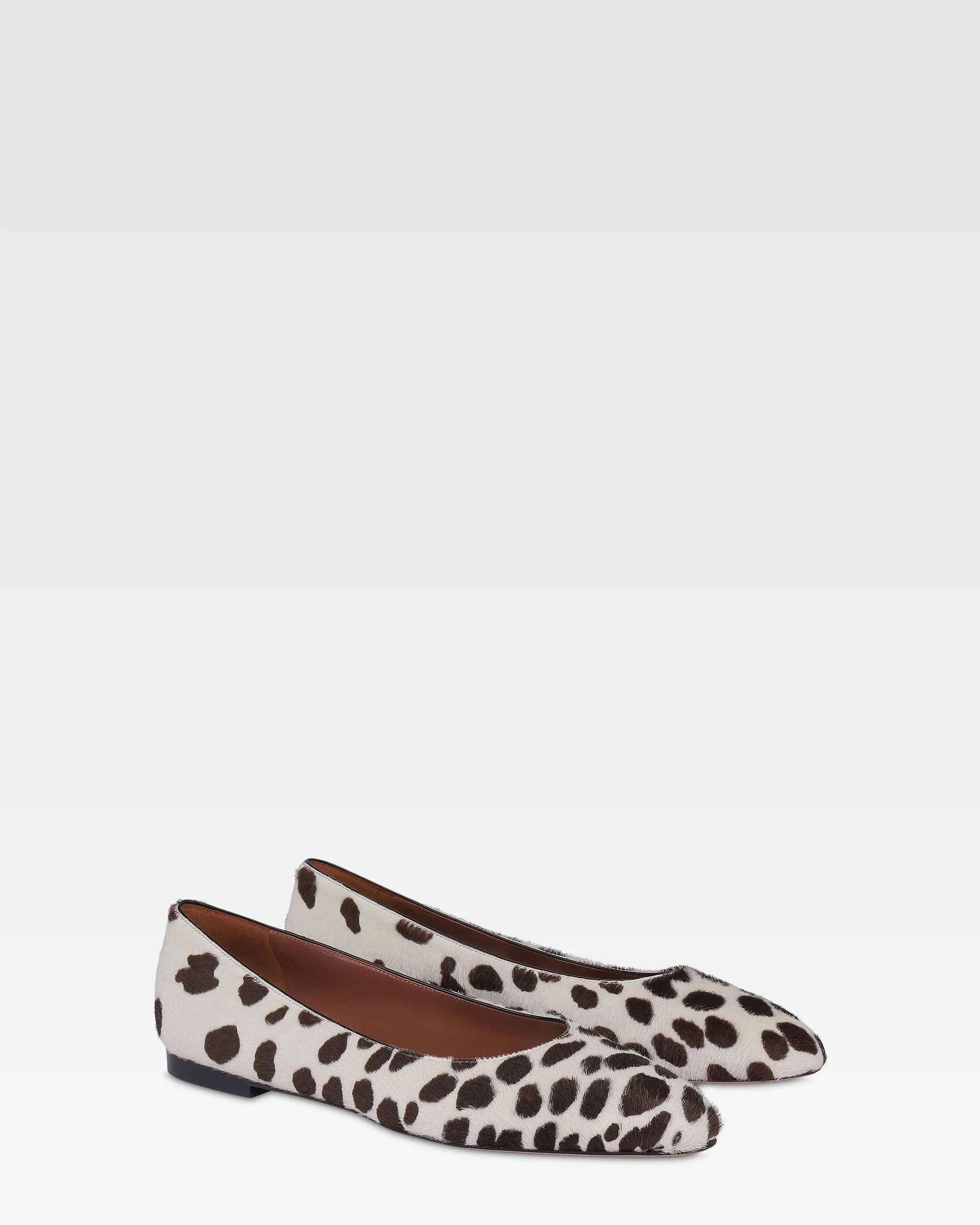 Ballet flats in white and dark brown printed cowhide