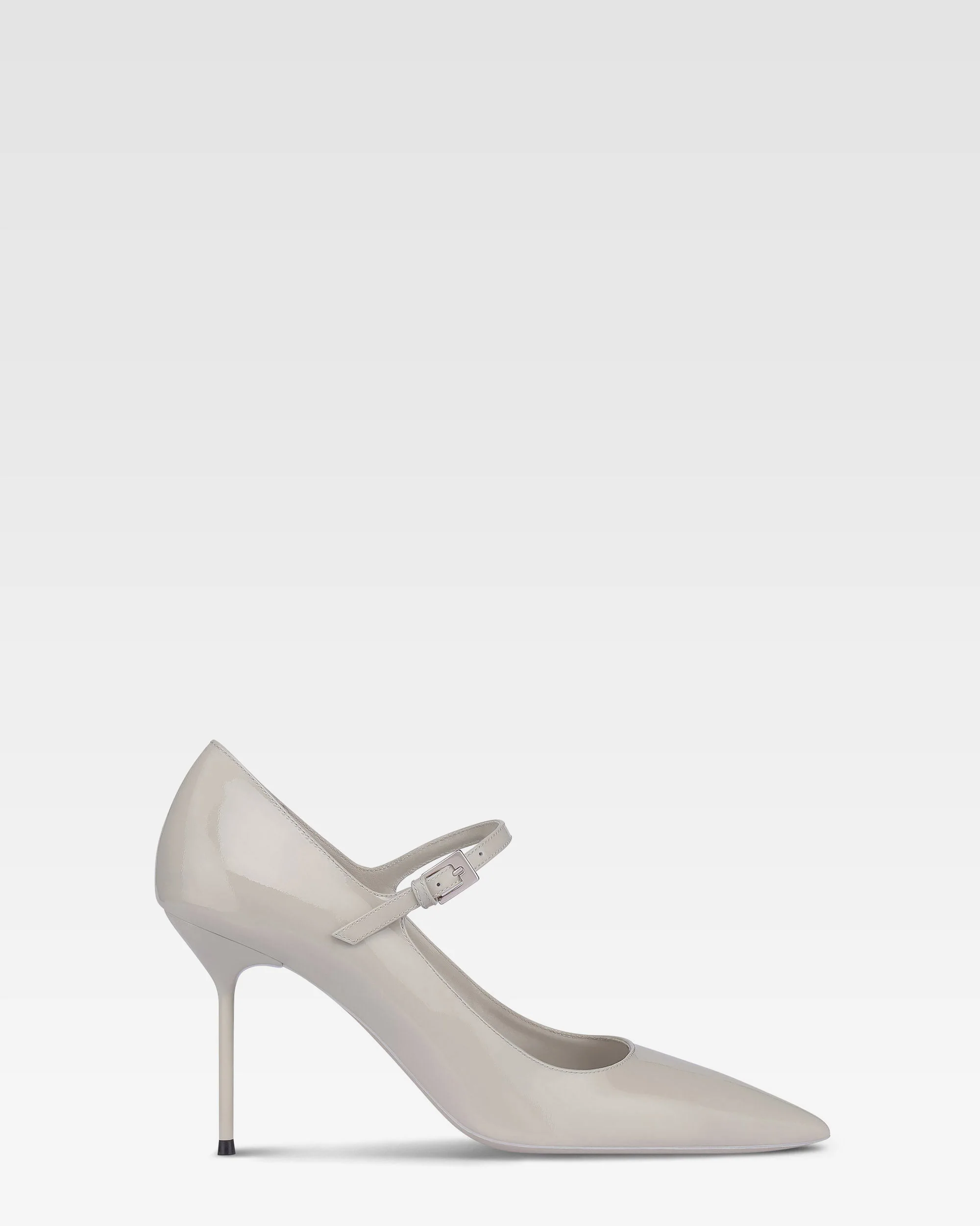 Pumps in grey patent leather