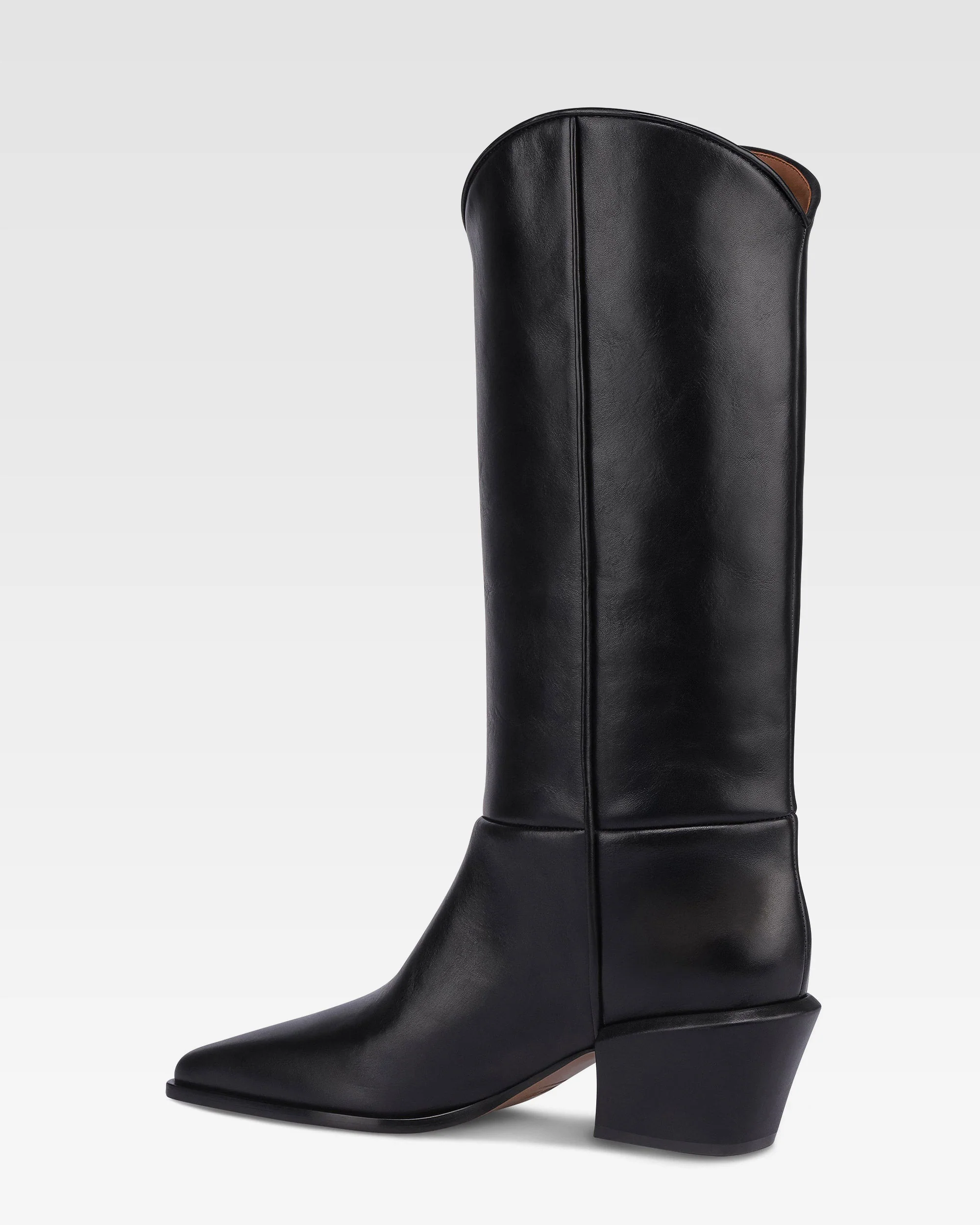 Boots in black calf leather