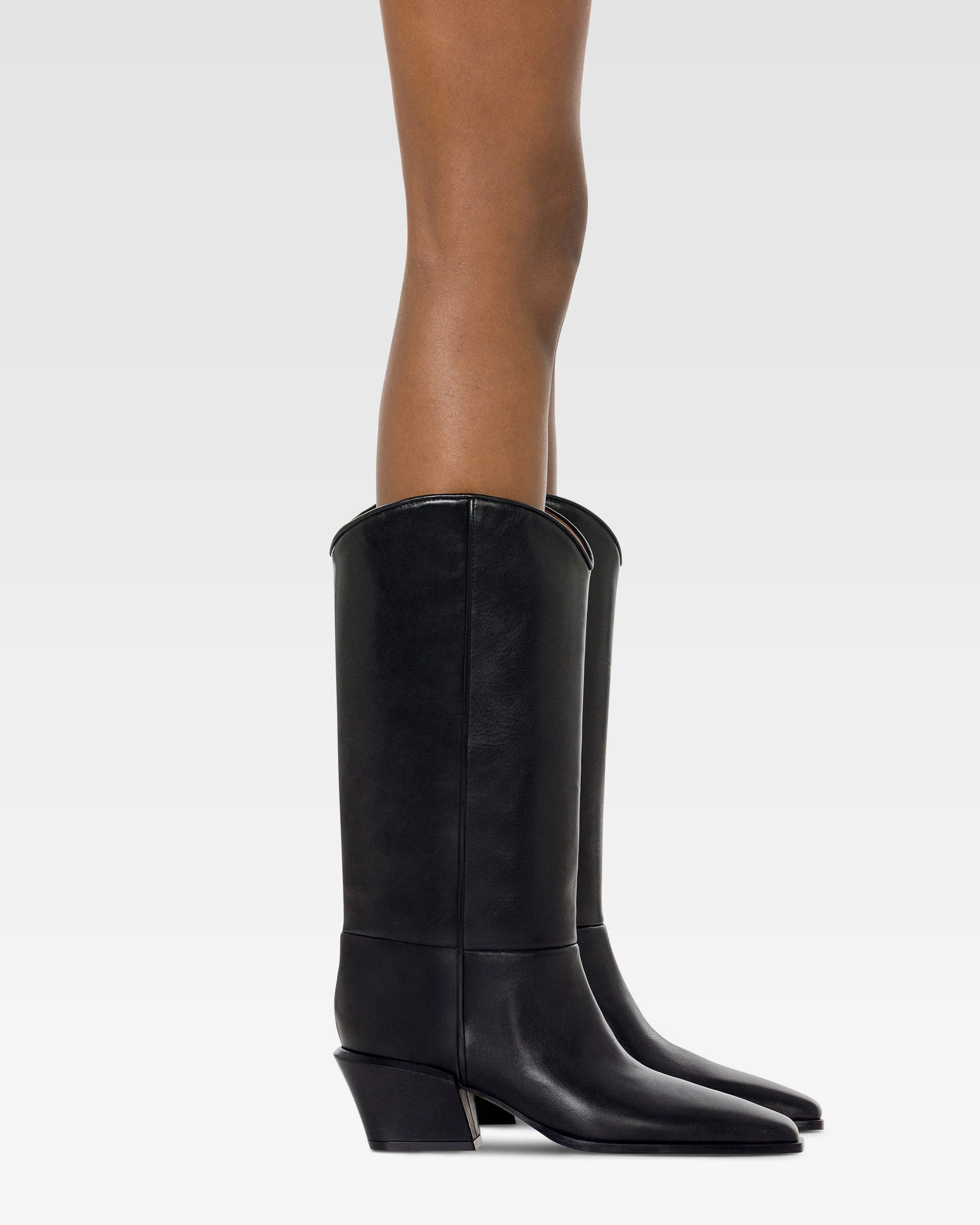 Boots in black calf leather