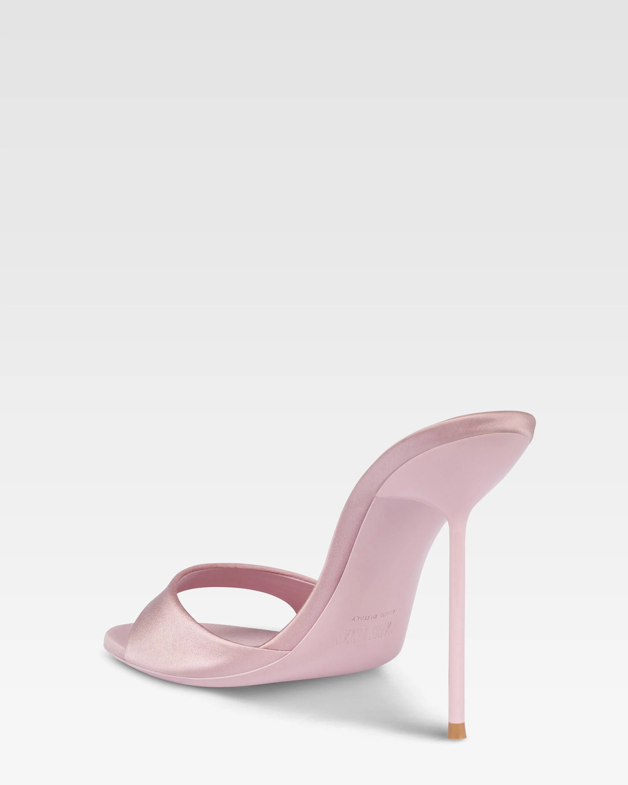 Mules in ballerina pink satin. 5 Mules in ballerina pink satin.