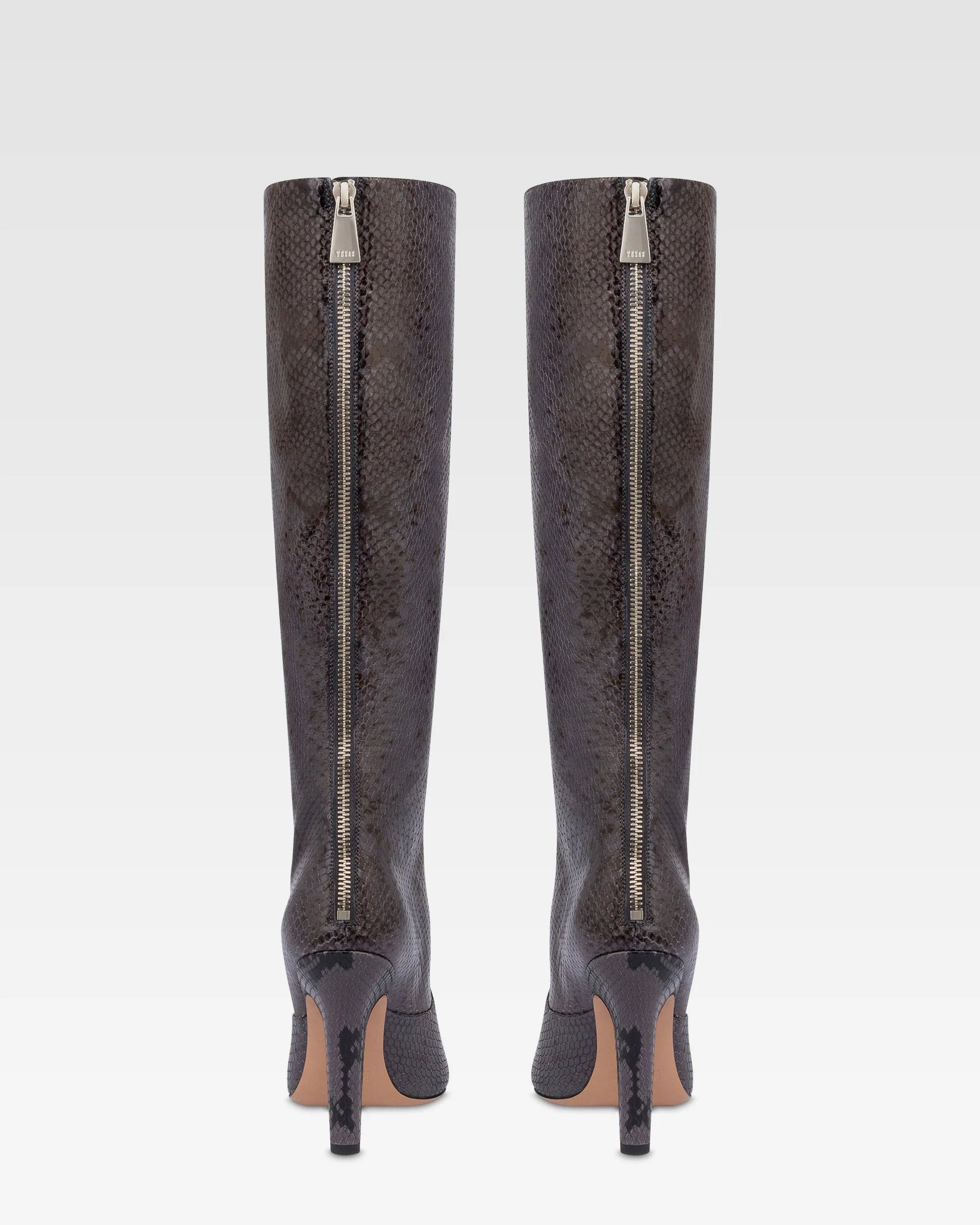Boots in ash printed python leather. 4 Boots in ash printed python leather.