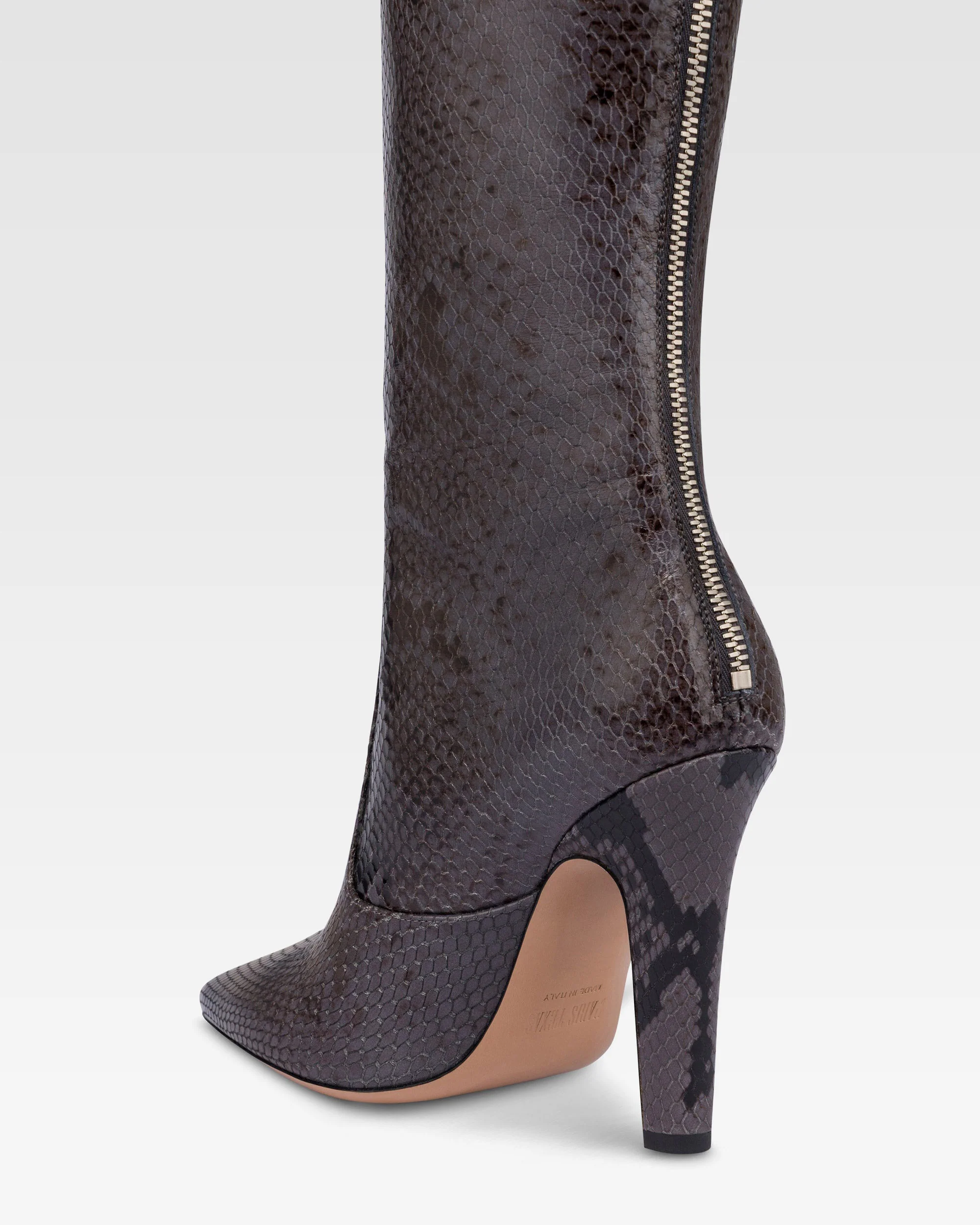 Boots in ash printed python leather. 5 Boots in ash printed python leather.